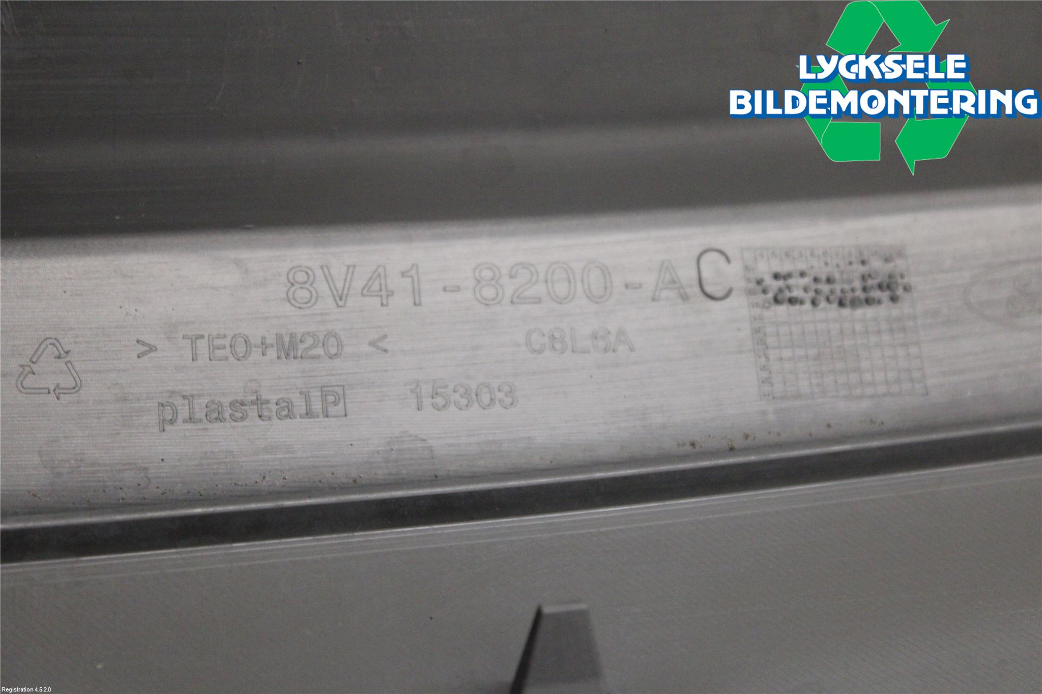 Ford KUGA 08-12 Grill Komp