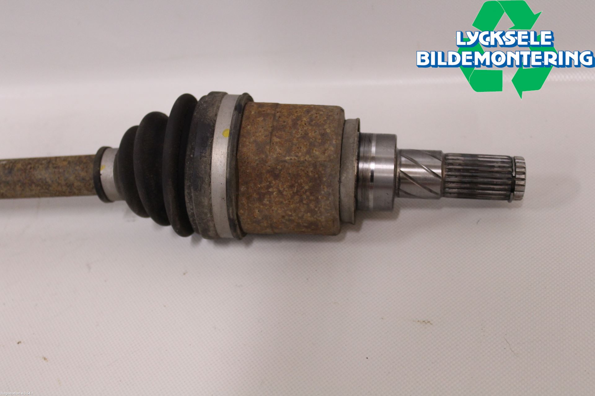 Nissan QASHQAI+2  10-14 Drivaxel Bak Vänster