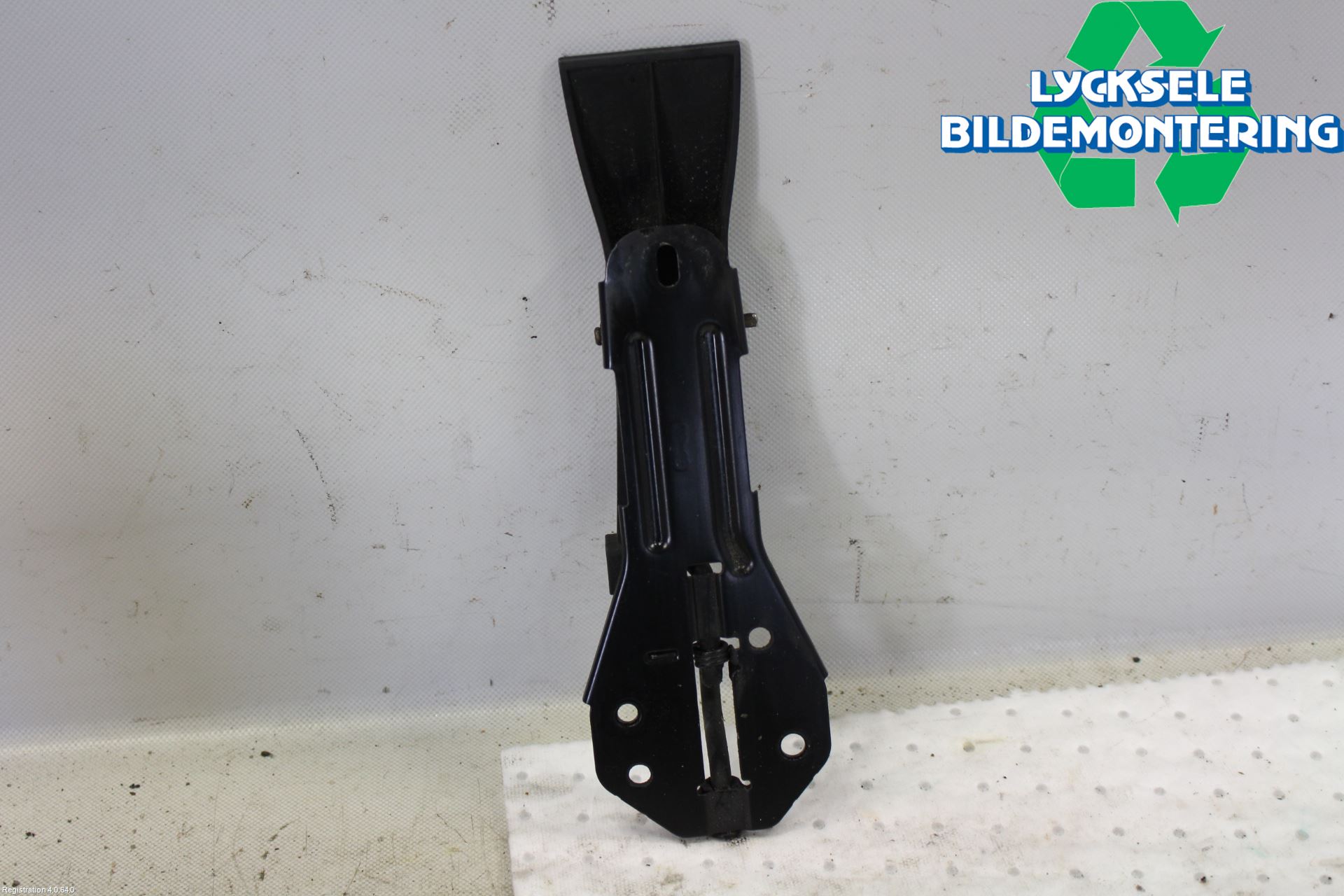 Audi A6 ALLROAD 12-18 Huv Spärr