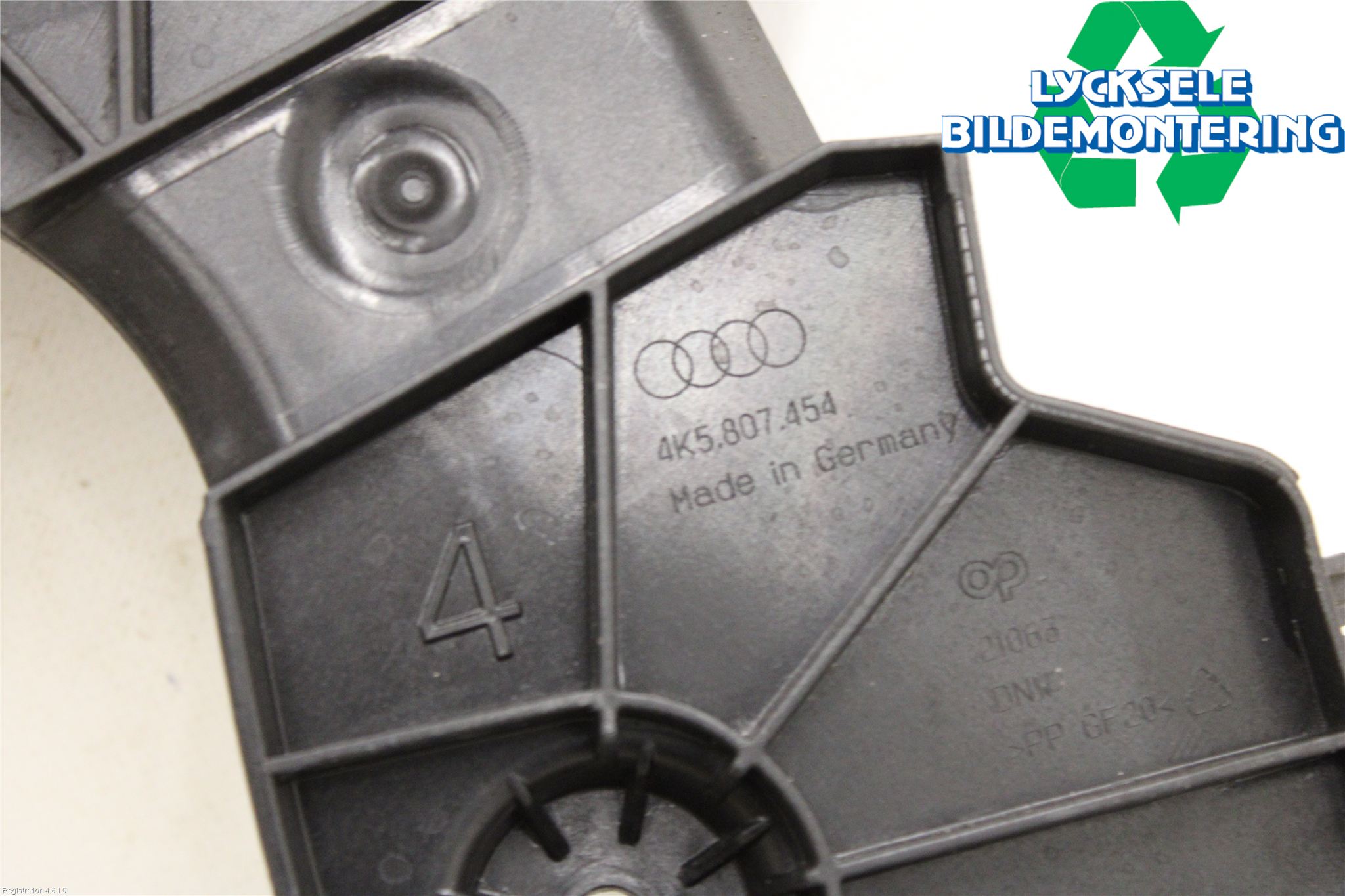 Audi A6 F2/C8 19- Stötfångarfäste Bak Hö