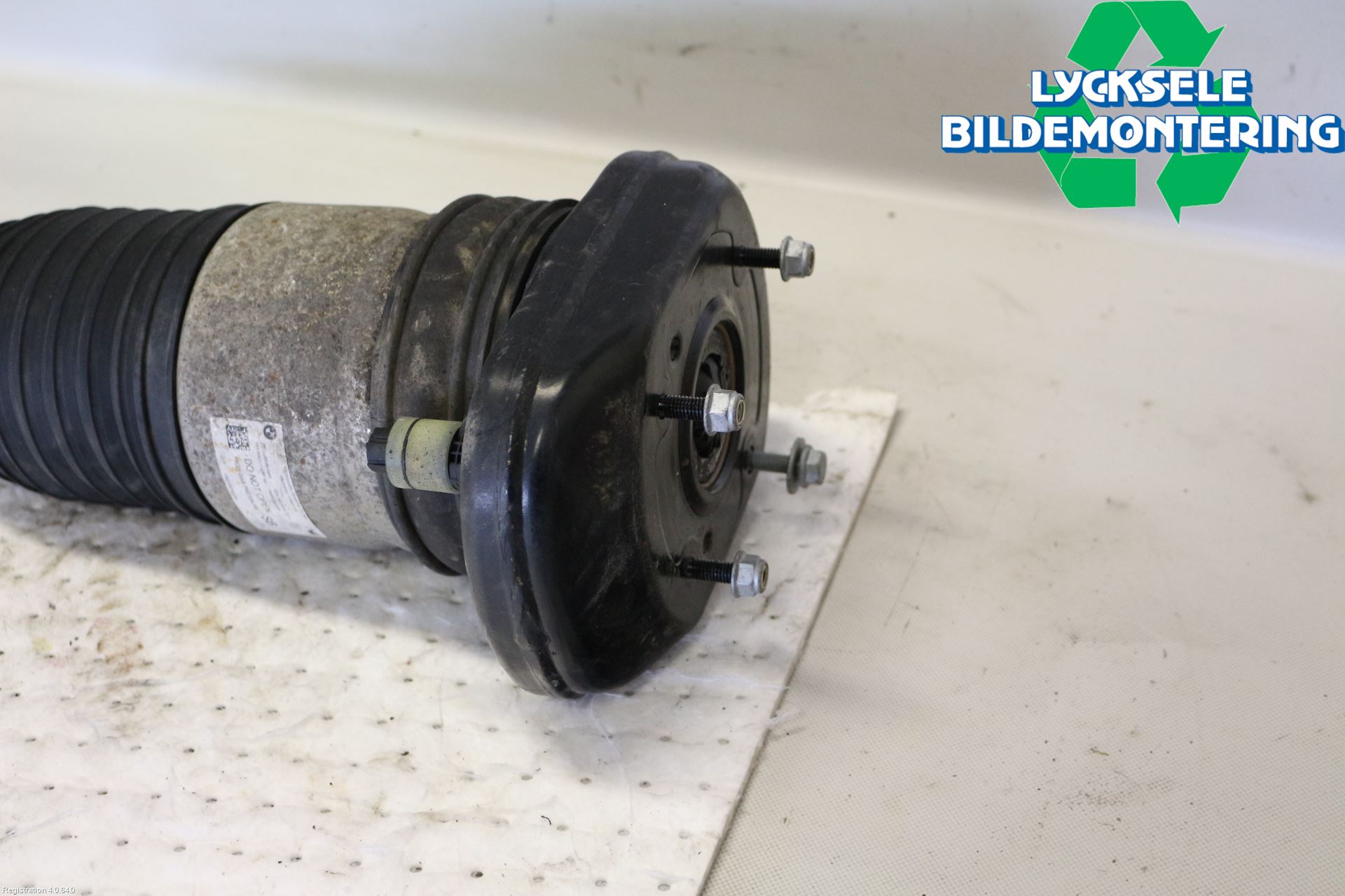 BMW 5 G30/G31/F90 17-23 Fjäderben Bak Vänster