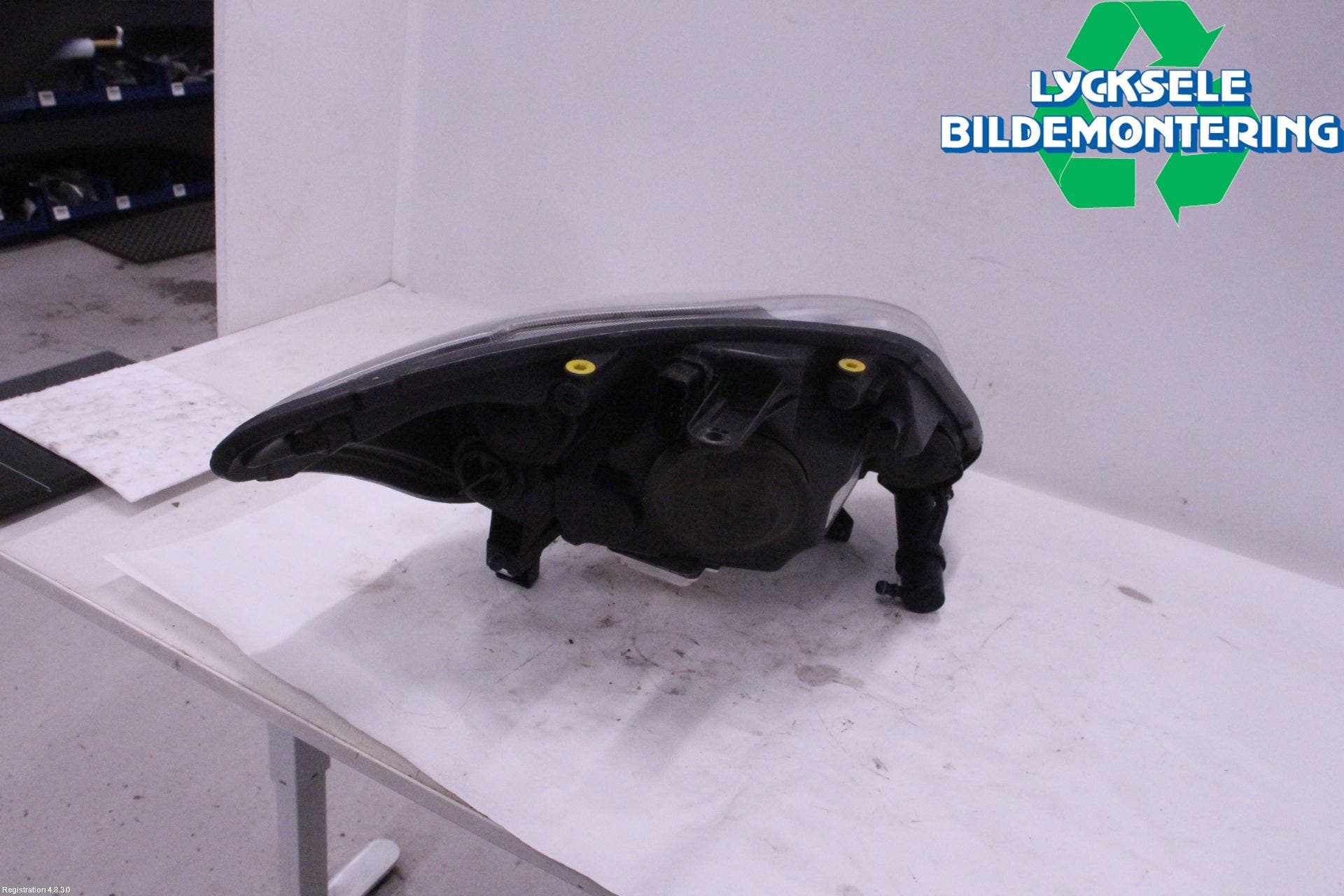 Ford KUGA 08-12 Strålkastare Vänster