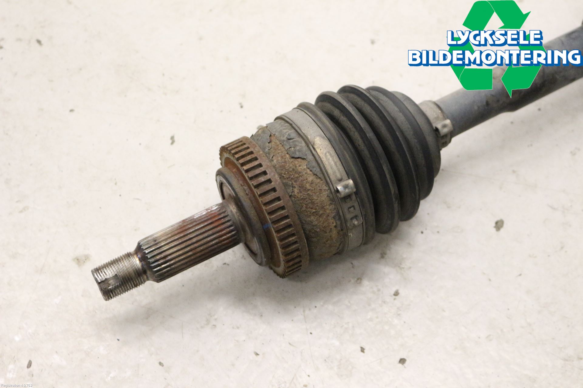 Hyundai i40 08-15 Drivaxel Fram Höger