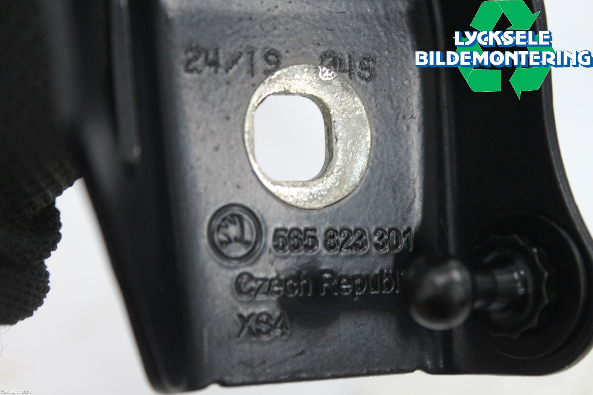 Skoda KODIAQ 17-24 Huvgångjärn