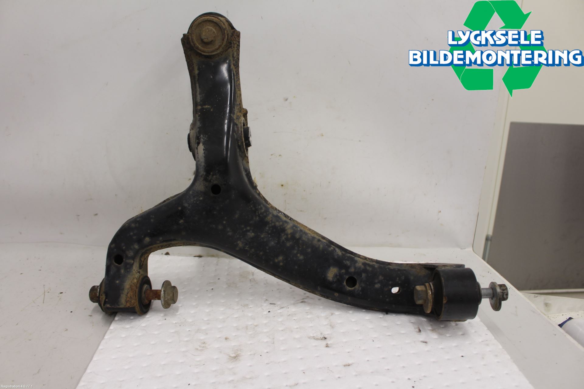 Volkswagen VW AMAROK 2H 10-22 Bärarm Fram Undre Hö