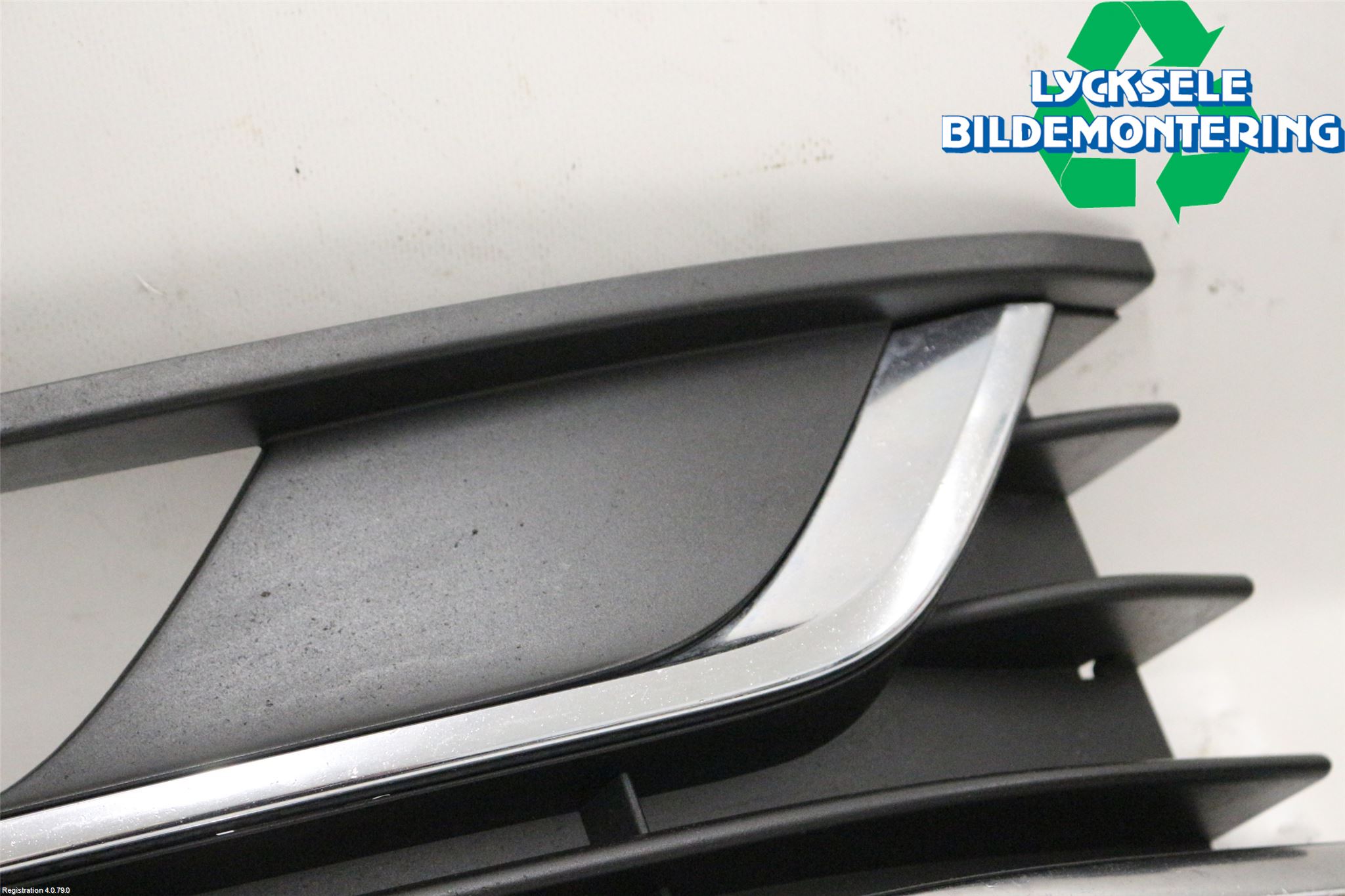 Volkswagen VW PASSAT 11-14 Dimljussarg Fram