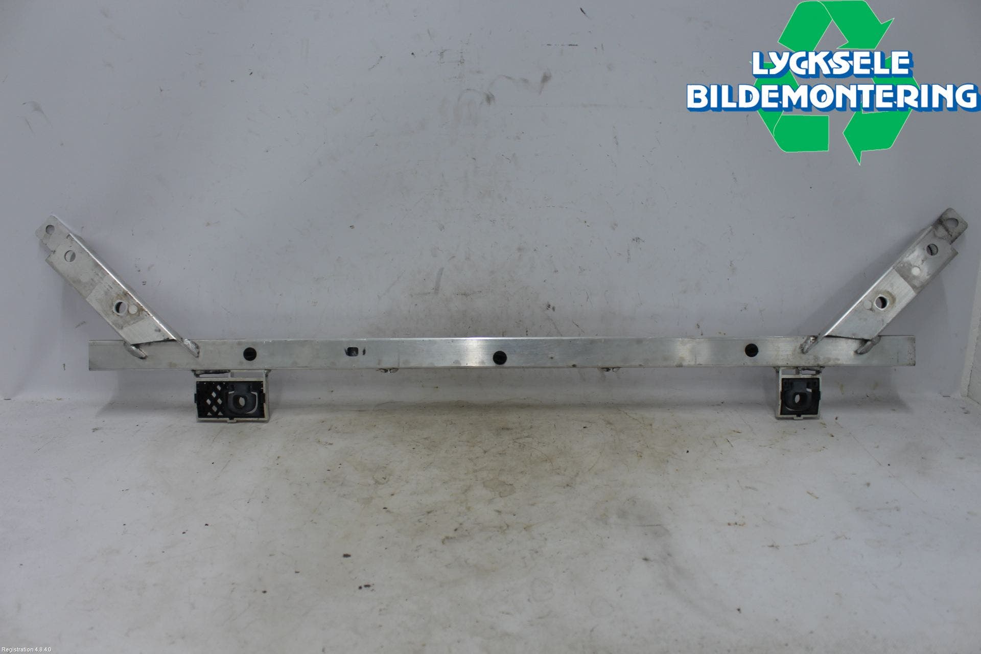 Volvo V60 19- Kylarfäste-Ram-Balk