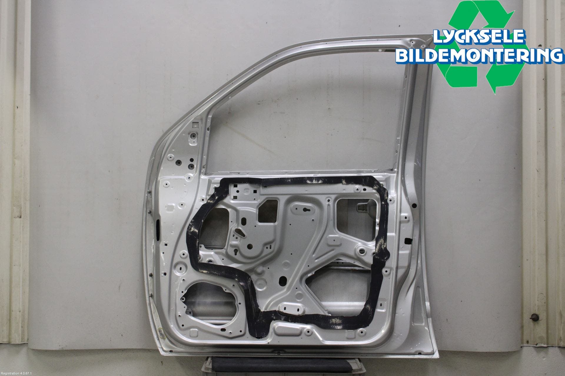 Nissan NAVARA 05-16 Dörr Fram Höger