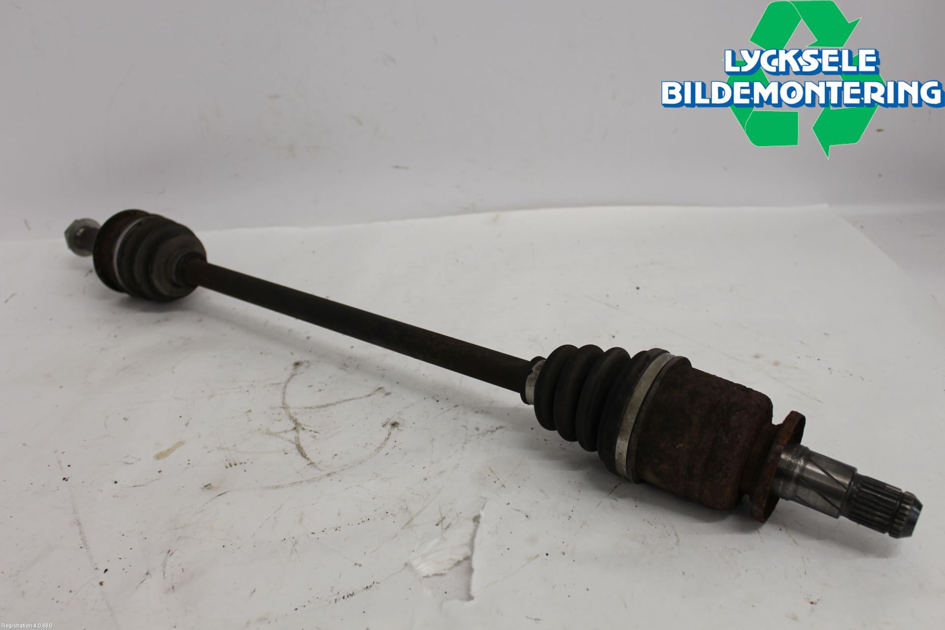 Subaru LEGACY    04-06 Drivaxel Bak Höger