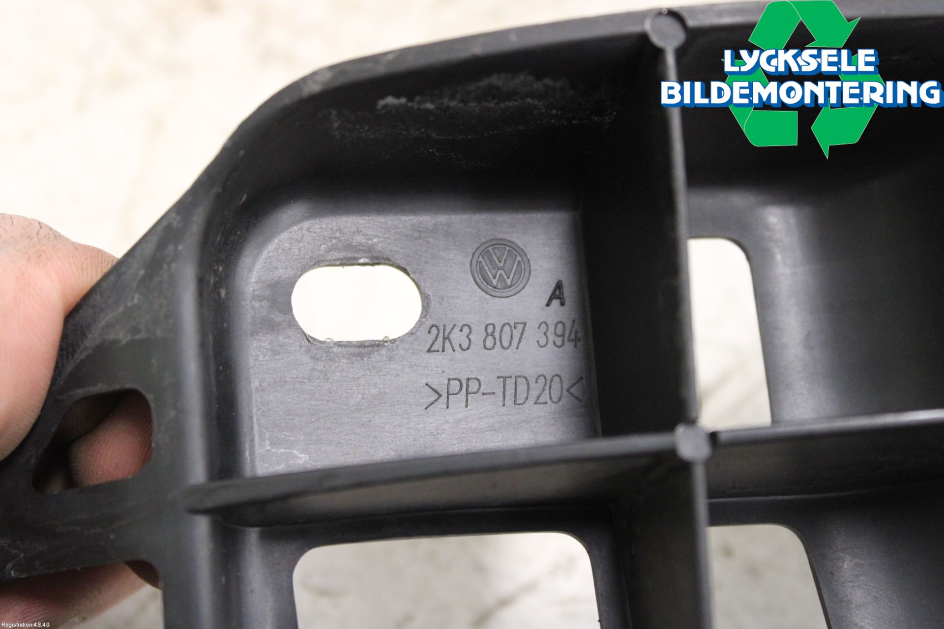 Volkswagen VW CADDY 11-15 Stötfångarfäste Bak Hö