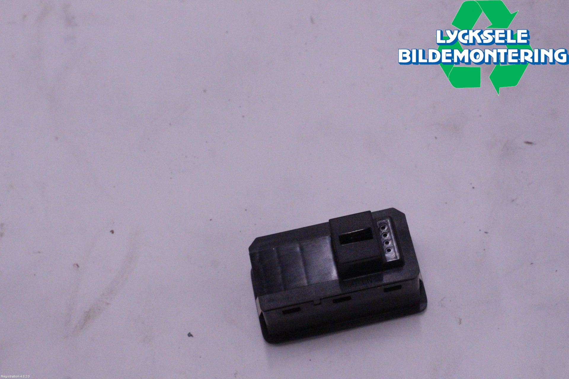 Audi A6 F2/C8 19- Strömställare Baklucka