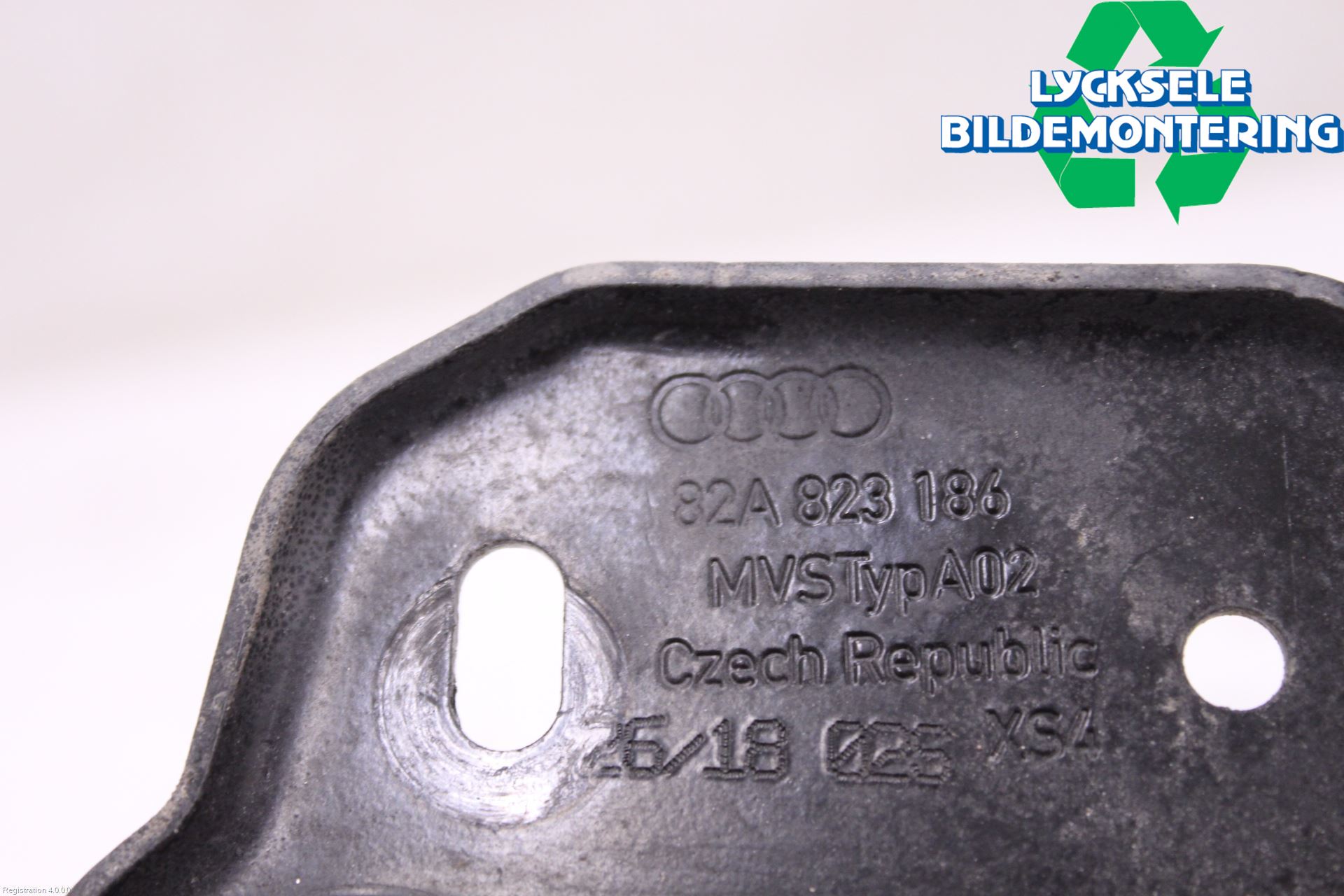 Audi A1 19- Huv Spärr