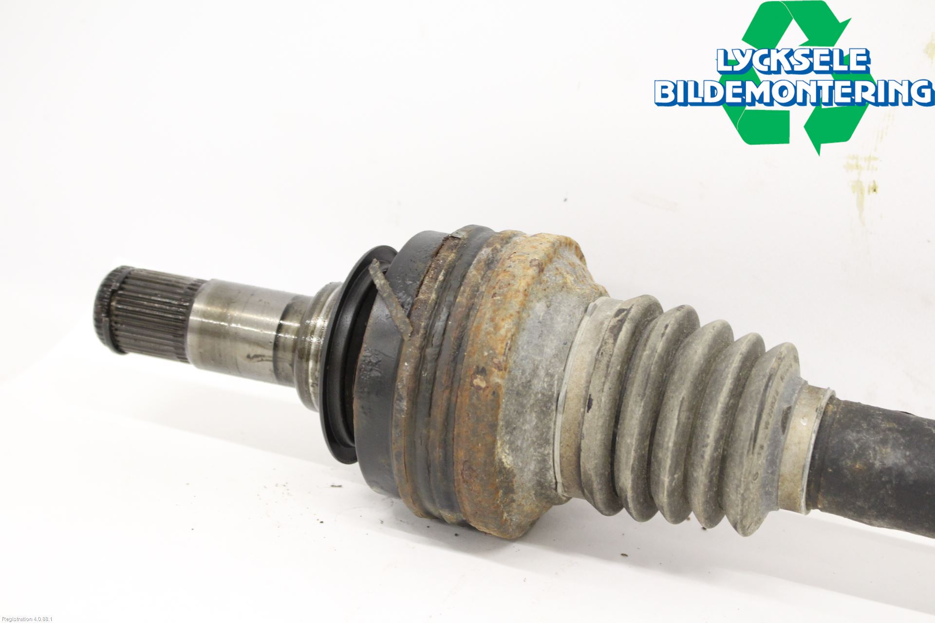 Volkswagen VW TOUAREG 7P 11-18 Drivaxel Bak Höger