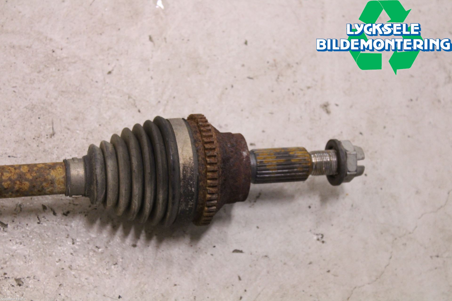 Dacia DUSTER 10-17 Drivaxel Bak Höger