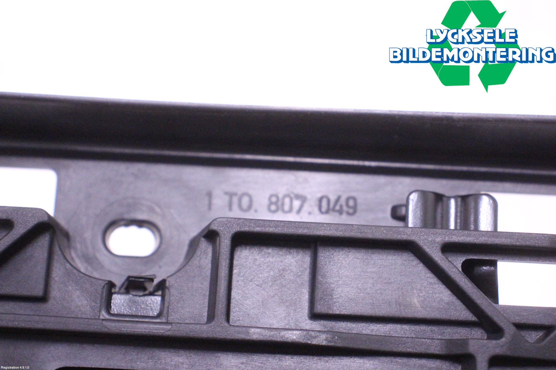 Volkswagen VW CADDY      04-10 Stötfångarfäste Fram Vä