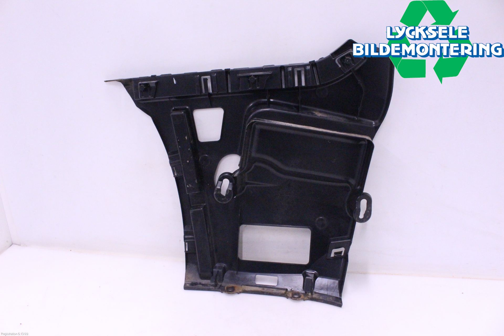 BMW 3 F30/F31/F80 12-19 Stötfångarfäste Bak Hö