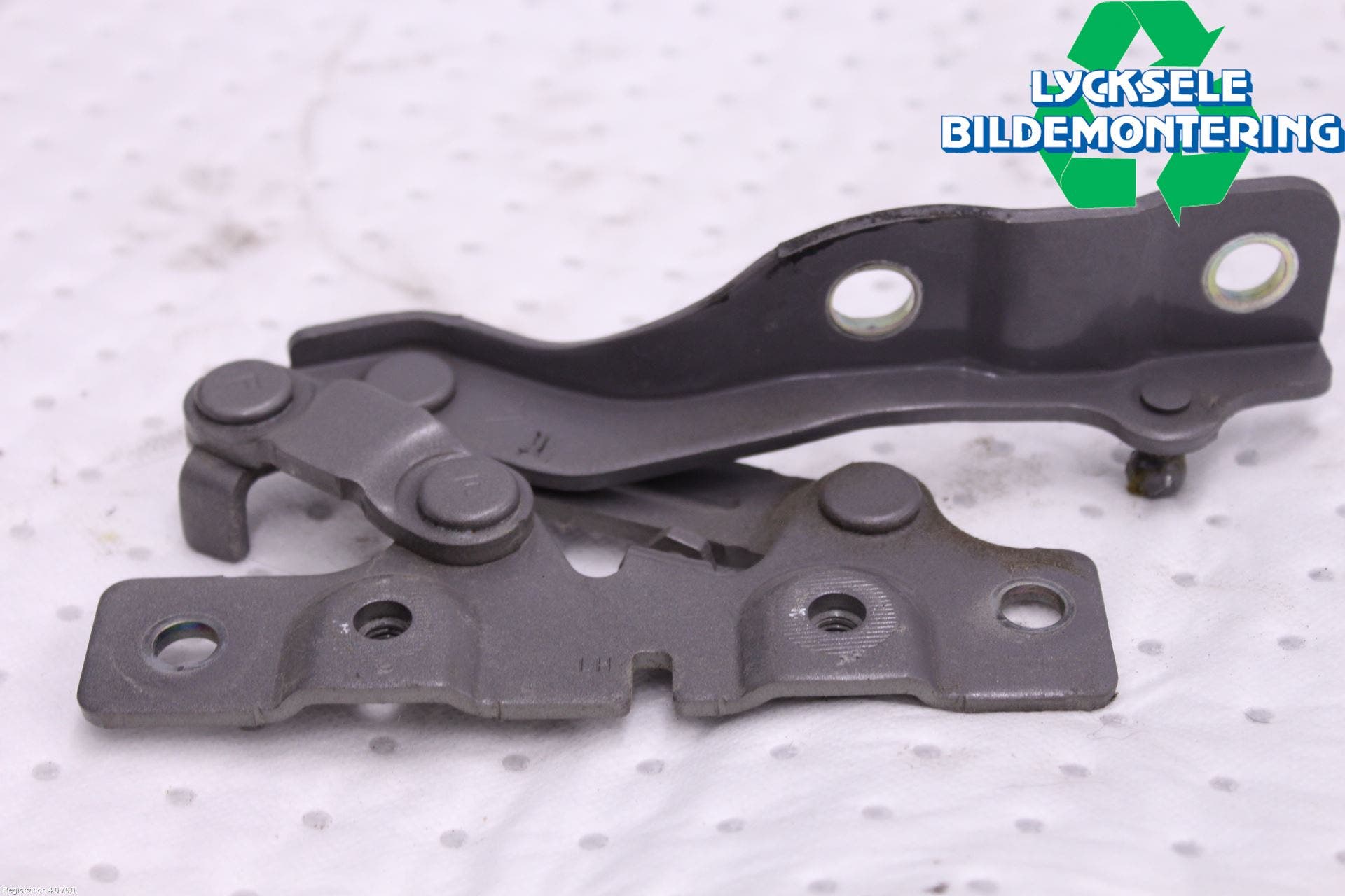 Hyundai SANTA FE 13-18 Huvgångjärn