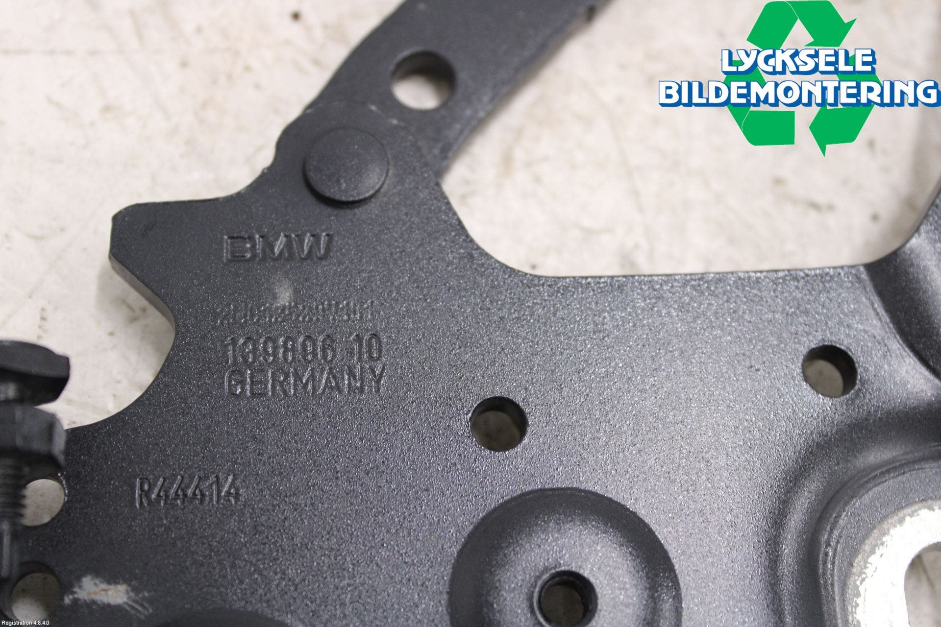 BMW 3 F30/F31/F80 12-19 Huvgångjärn