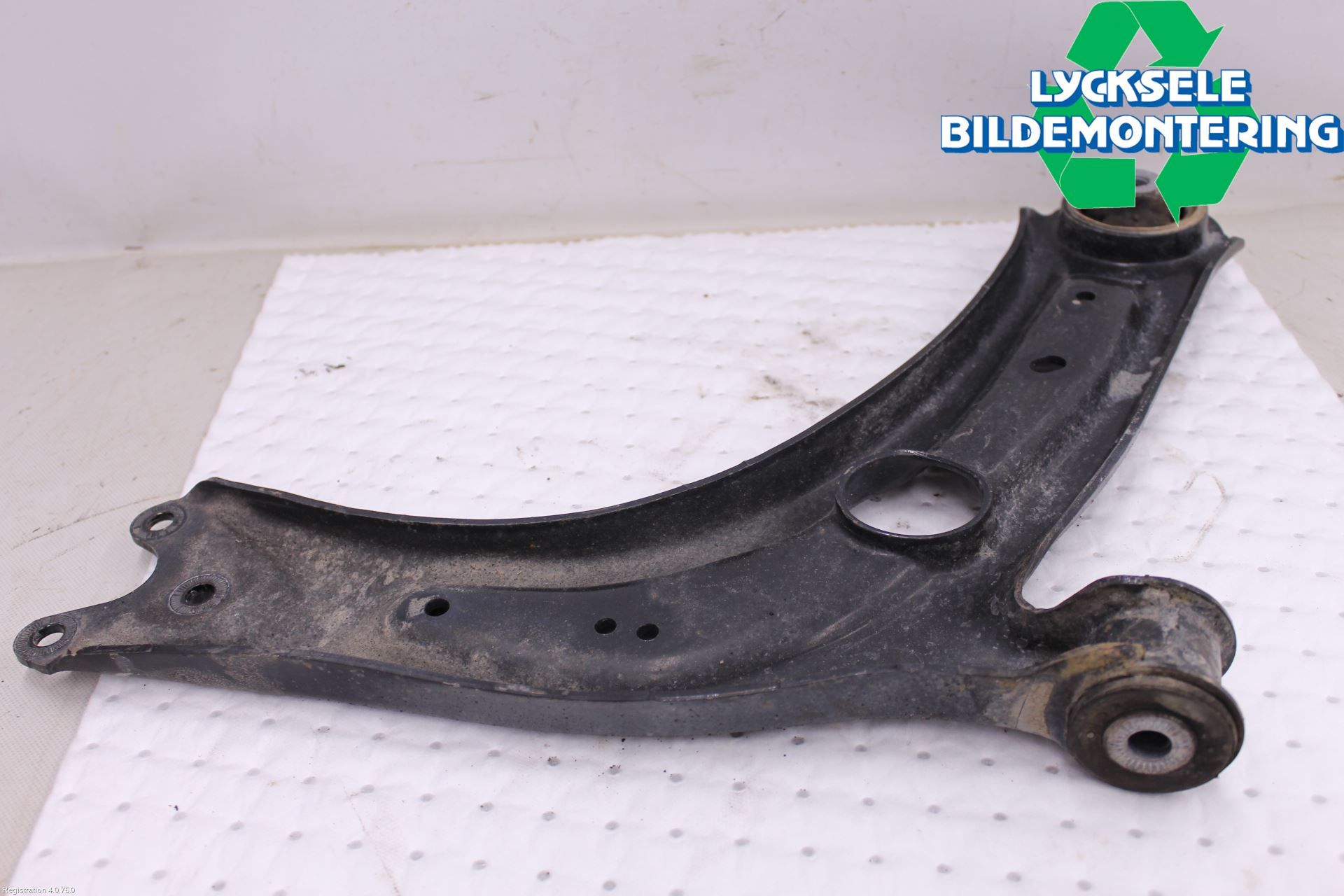 Volkswagen VW TIGUAN 16-24 Bärarm Fram Undre Vä