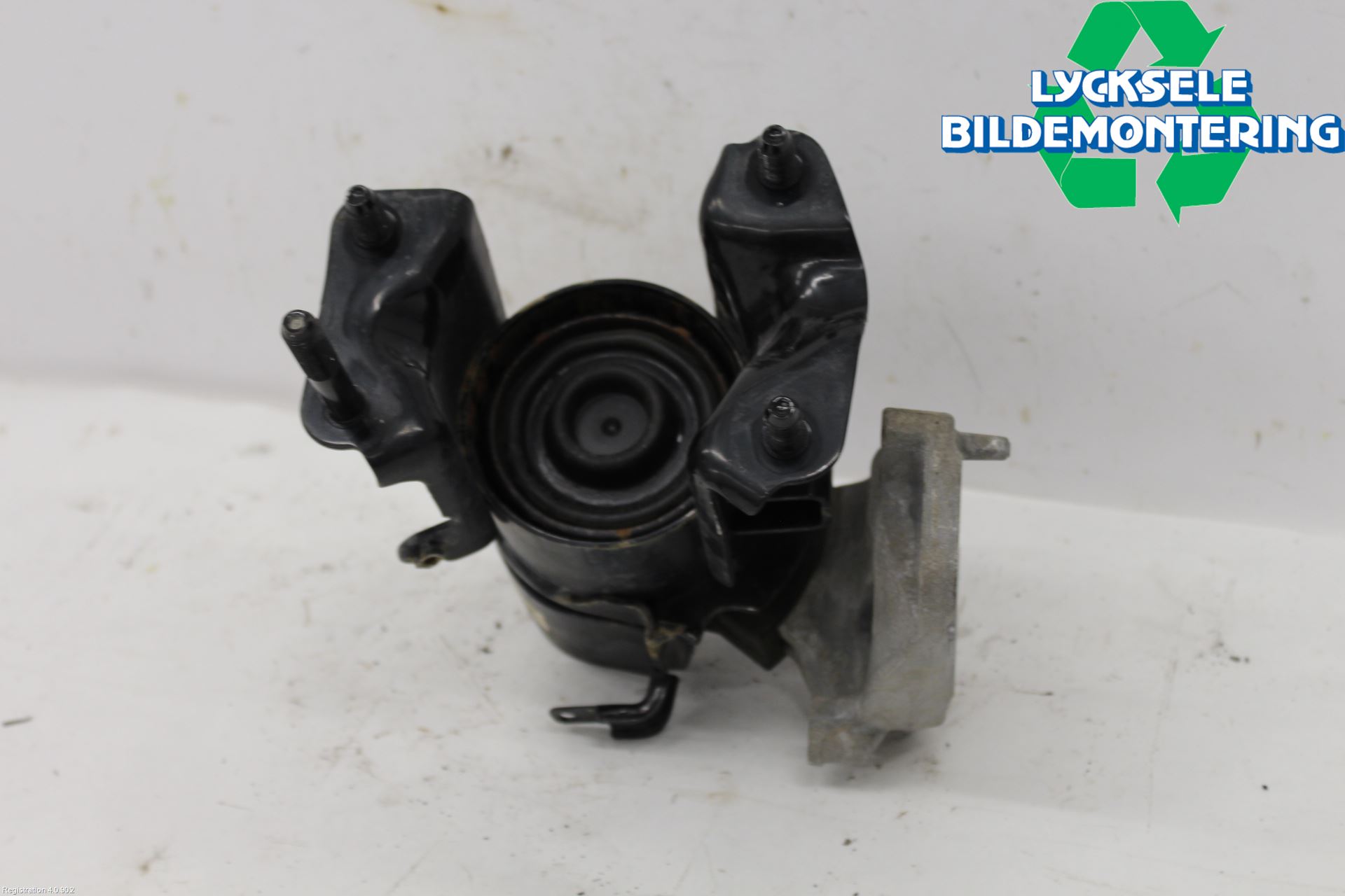 Toyota RAV4 19- Motorfäste