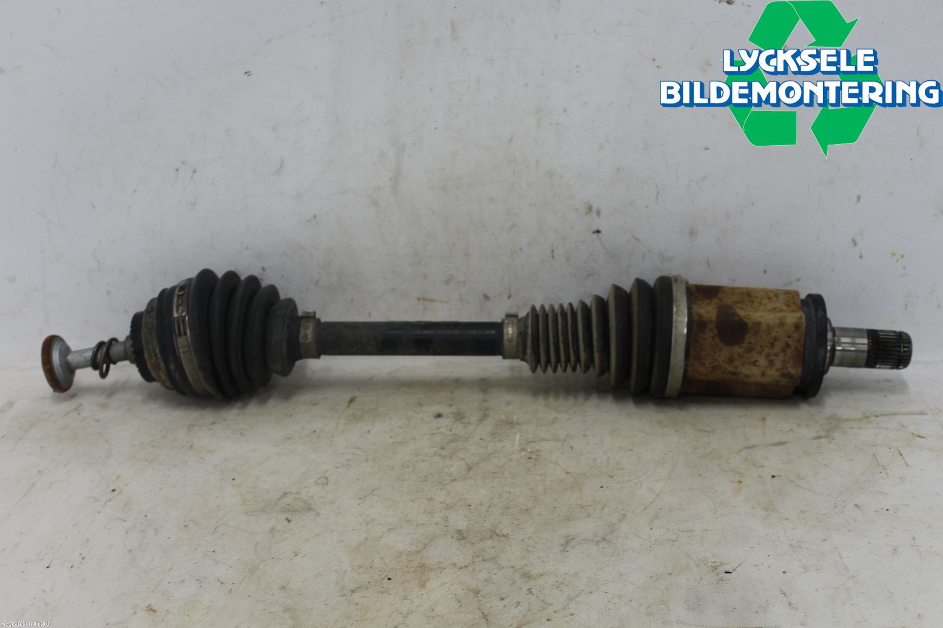 BMW 3 F30/F31/F80 12-19 Drivaxel Fram Vänster