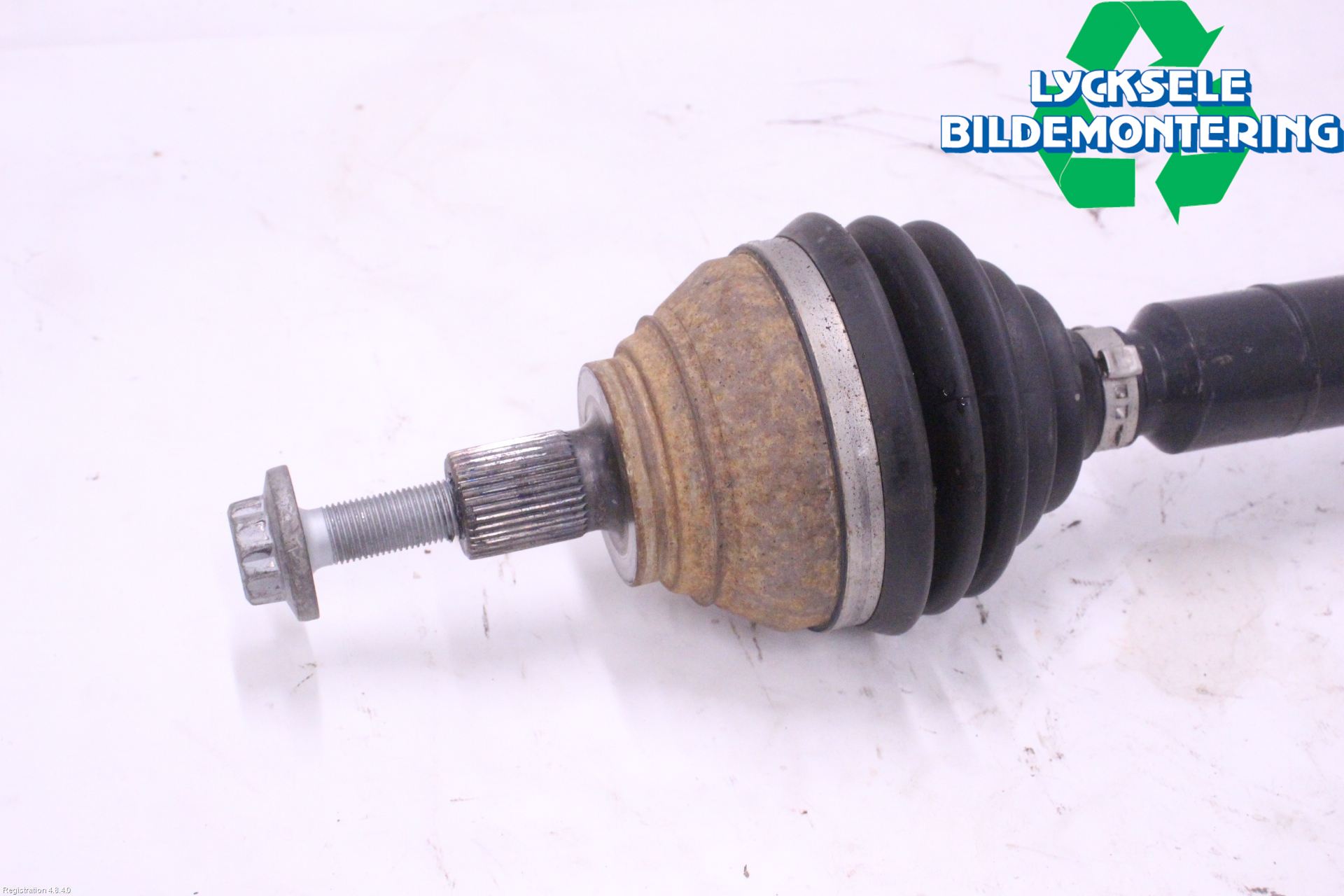 Volkswagen VW TIGUAN 16-24 Drivaxel Fram Höger
