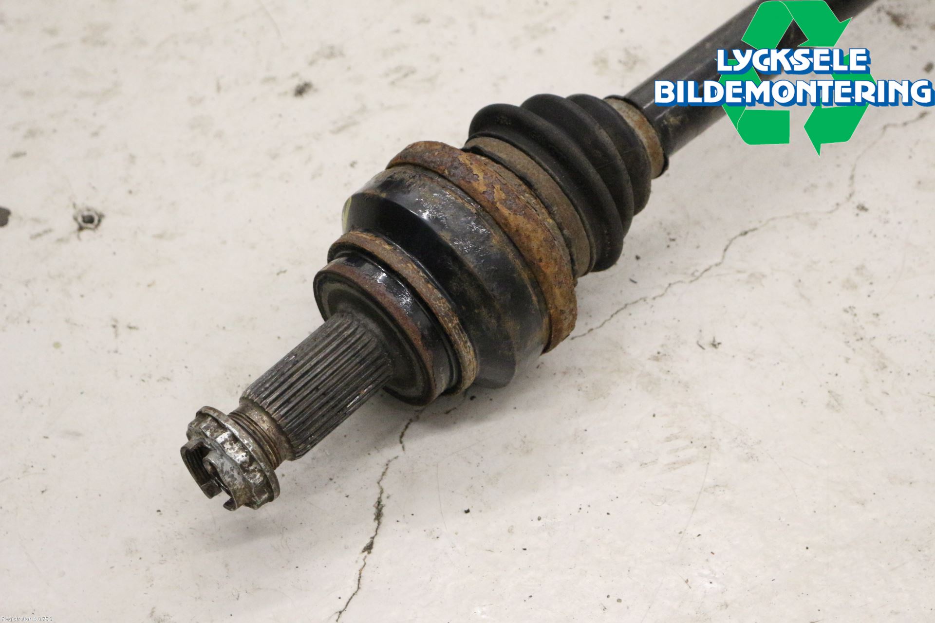 BMW 5 F10/F11/F18 09-17 Drivaxel Bak Vänster