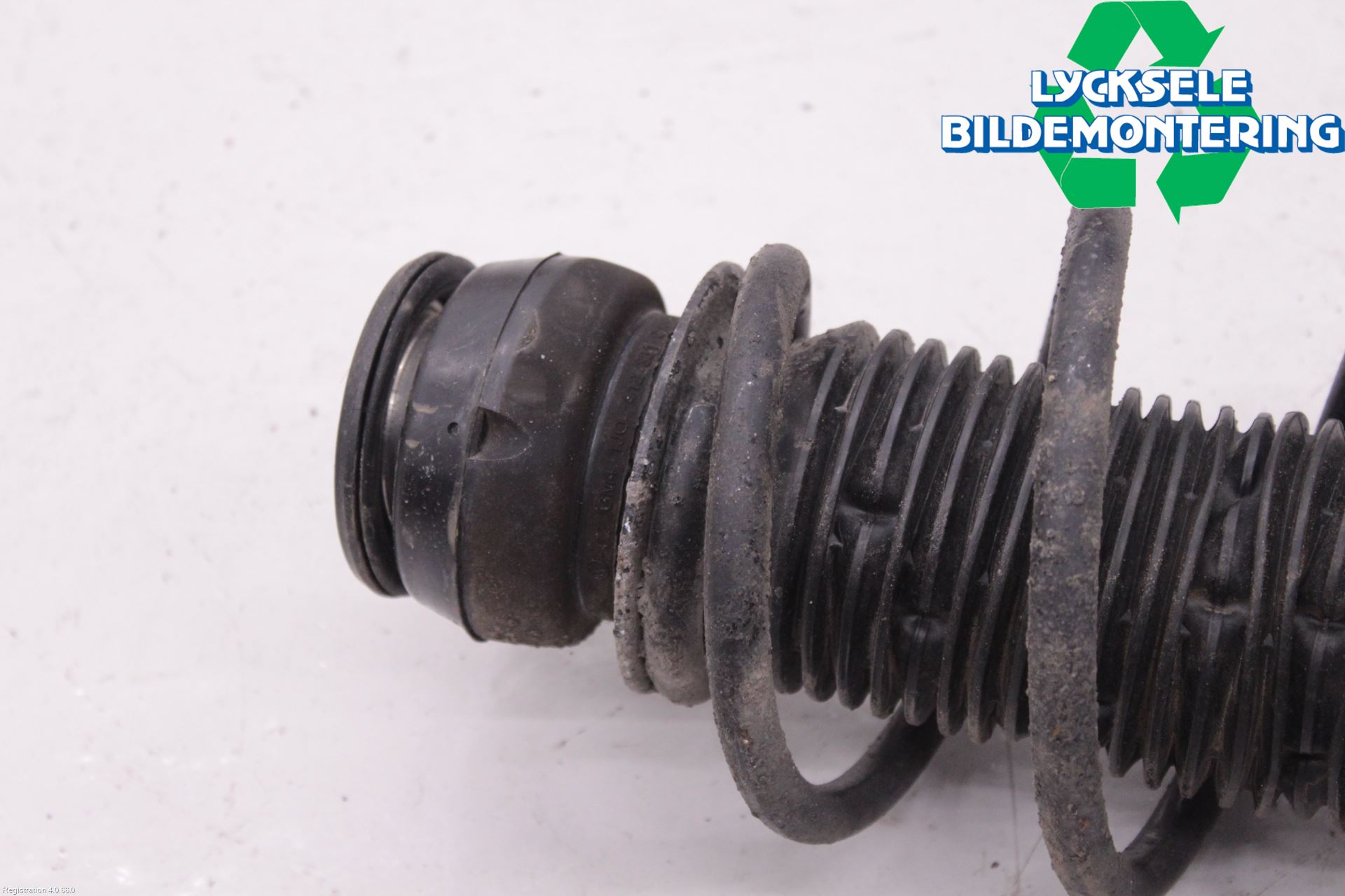 Volkswagen VW POLO 10-17 Fjäderben Fram Höger