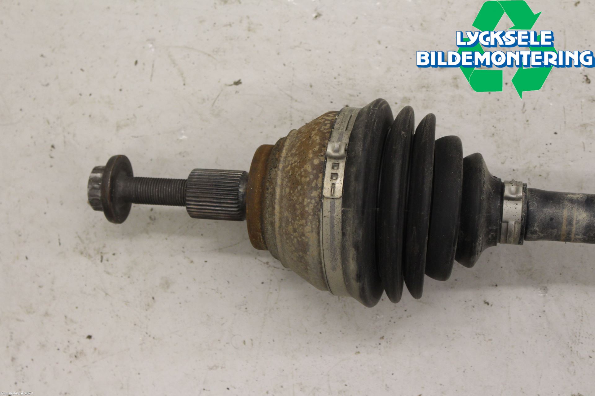 Volkswagen VW CADDY 16-20 Drivaxel Fram Höger