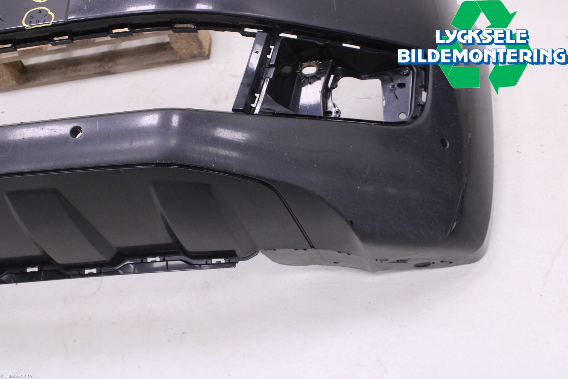 Volkswagen VW AMAROK 2H 10-22 Stötfångarbeklädnad Fram