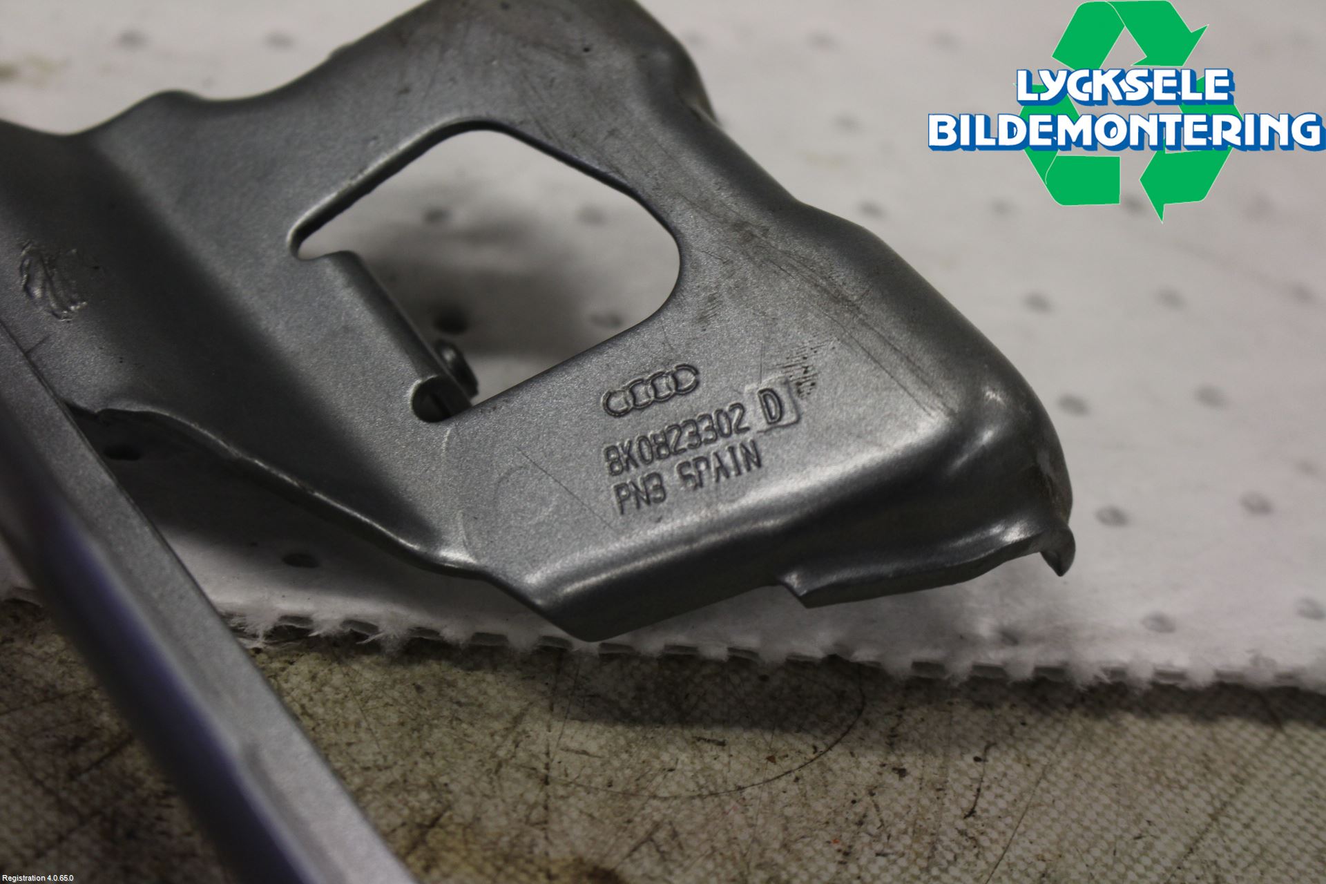 Audi A4/S4 08-11 Huvgångjärn