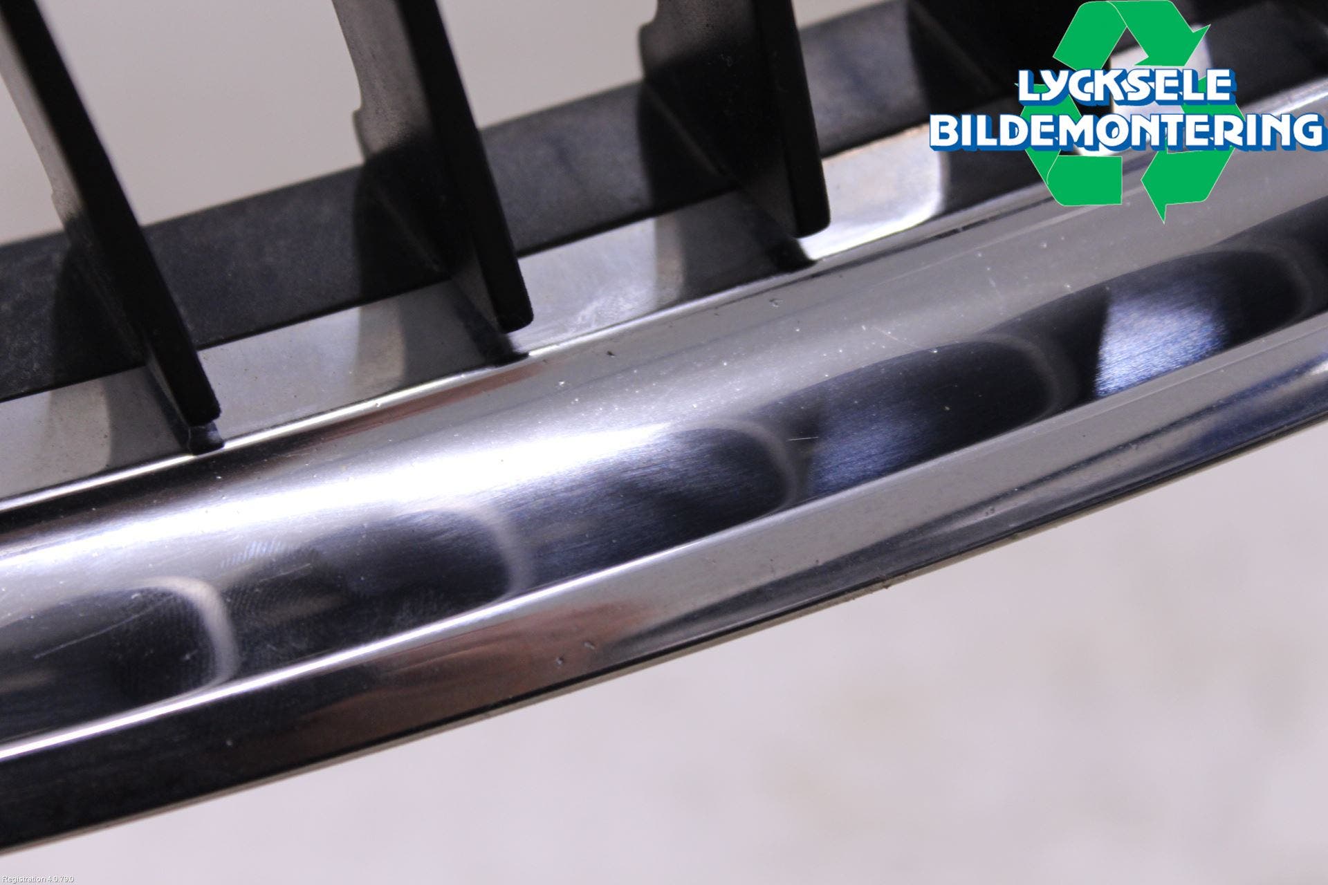 BMW 3 E90/91 SED/TOU 05-12 Grilldel Höger