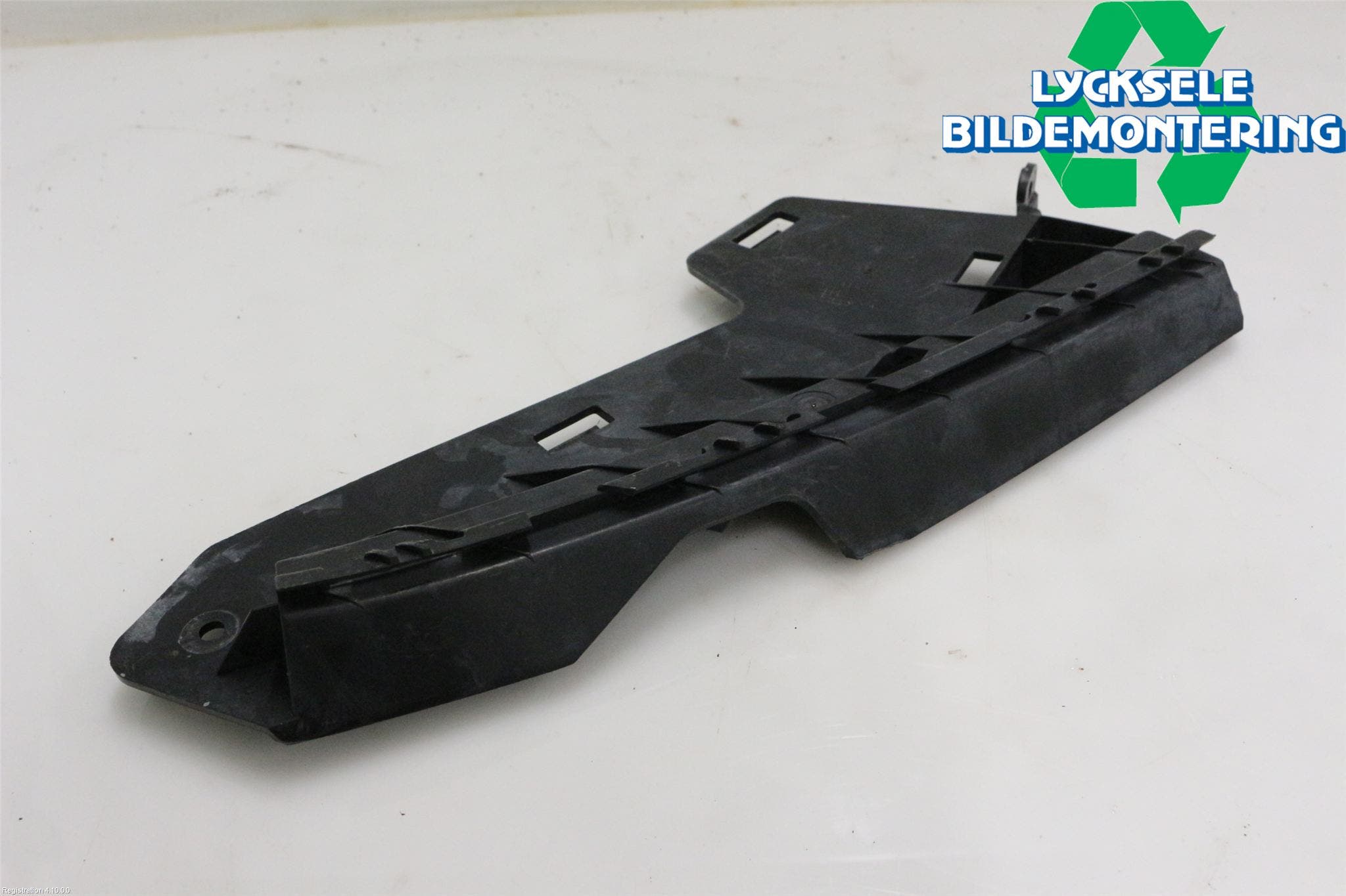 Volvo V70 08-13 Strålkast Fästsarg