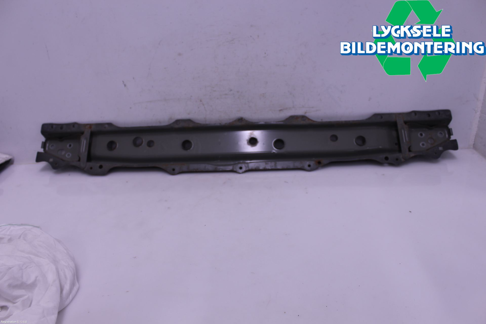 Toyota YARIS XP130 15-20 Frontplåt Undre