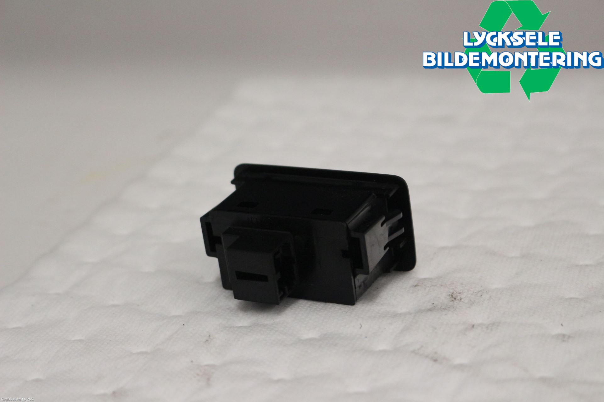 Audi A6 F2/C8 19- Strömställare Baklucka