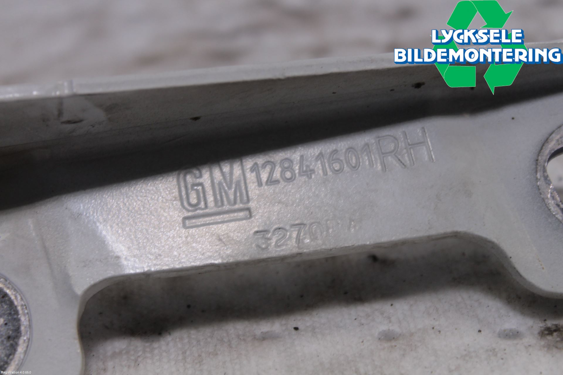 Opel INSIGNIA 09-16 Huvgångjärn