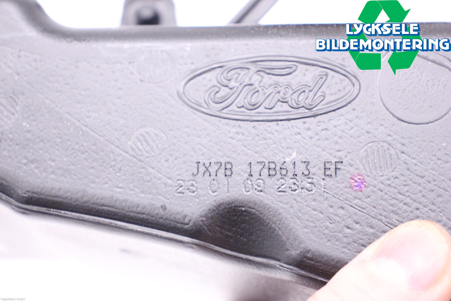 Ford FOCUS 19- Spolartank Vindruta-Strål