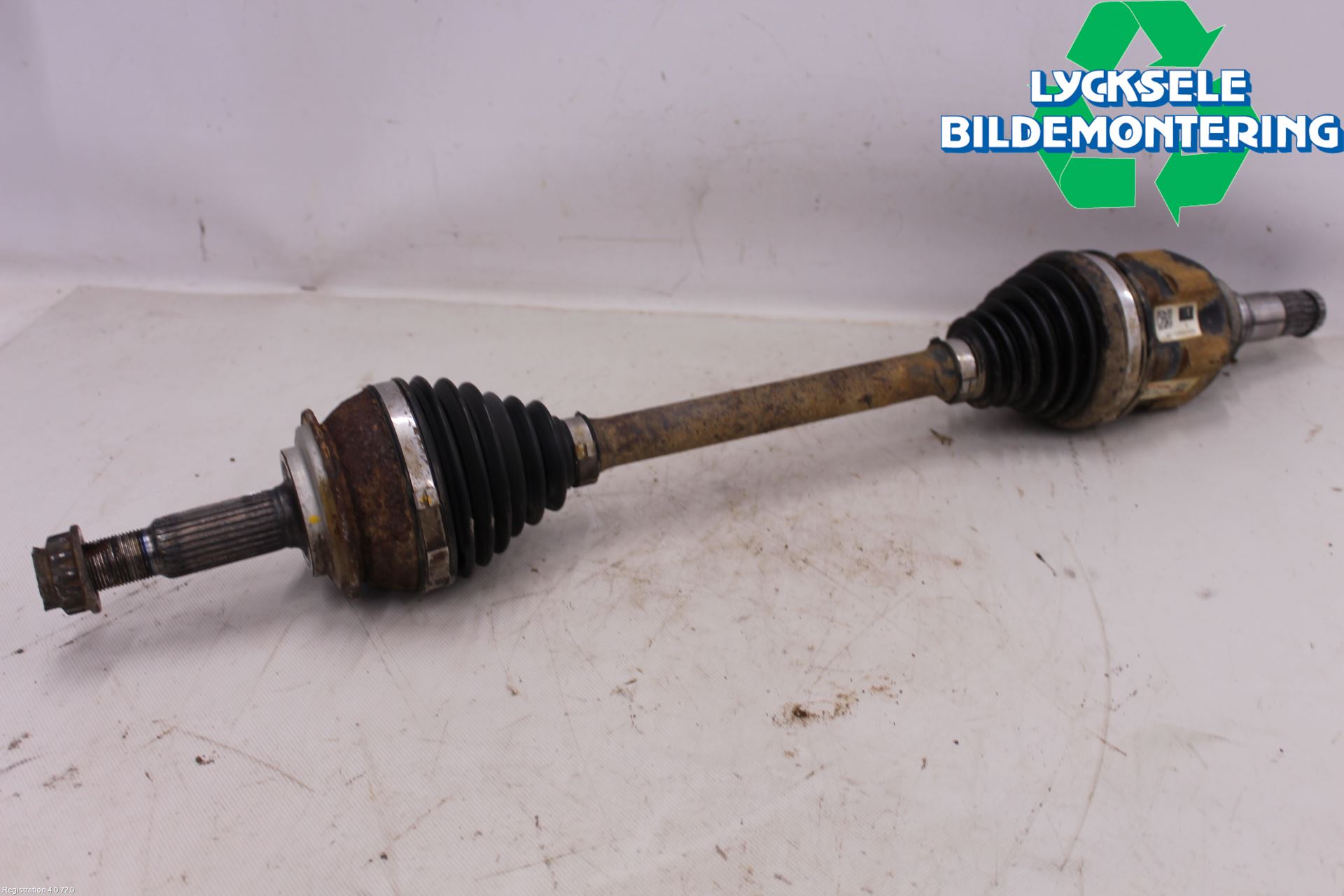 Toyota URBAN CRUISER Drivaxel Fram Vänster