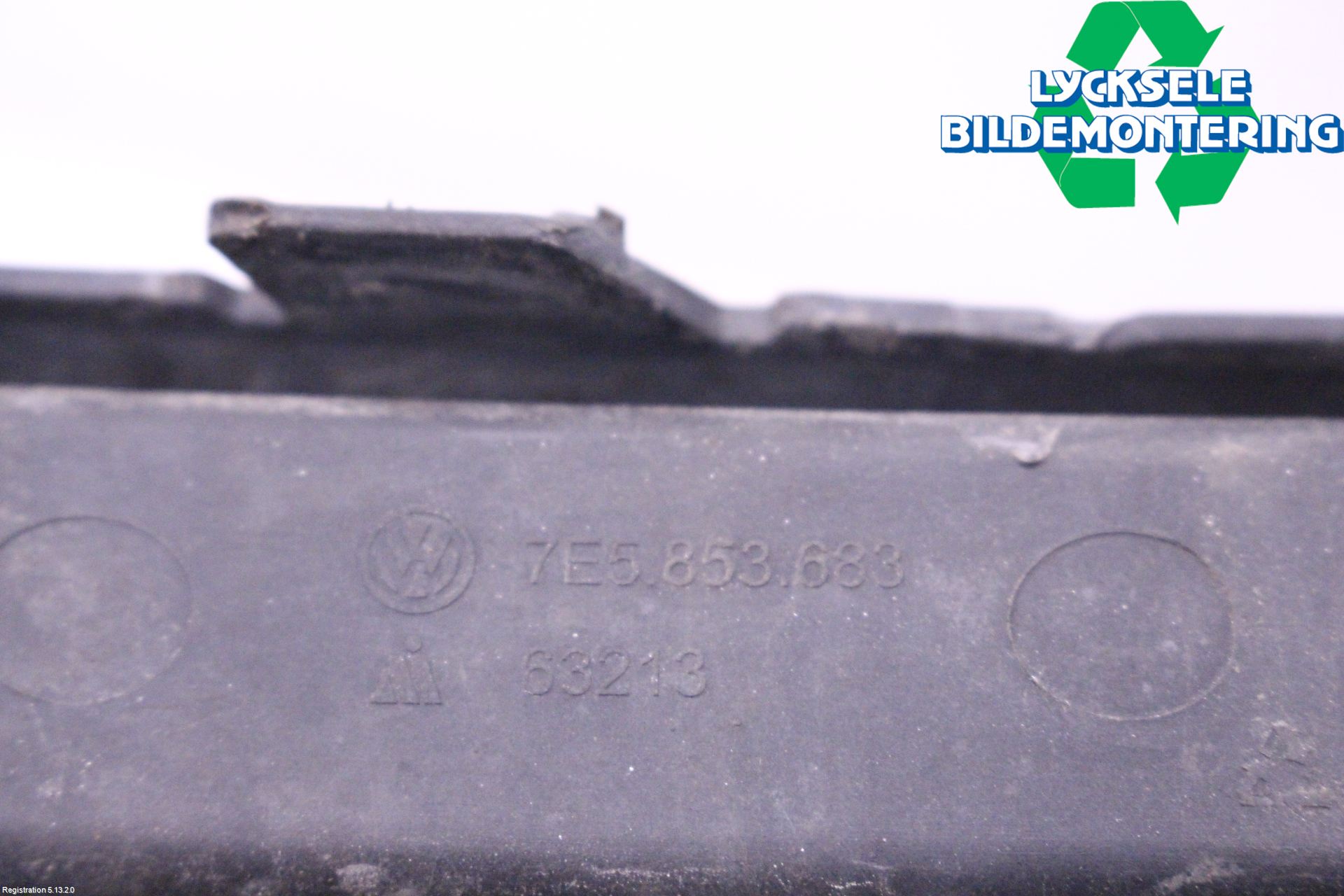 Volkswagen VW TRANSP/CARAVELLE (T6) 16-22 Grilldel Vänster