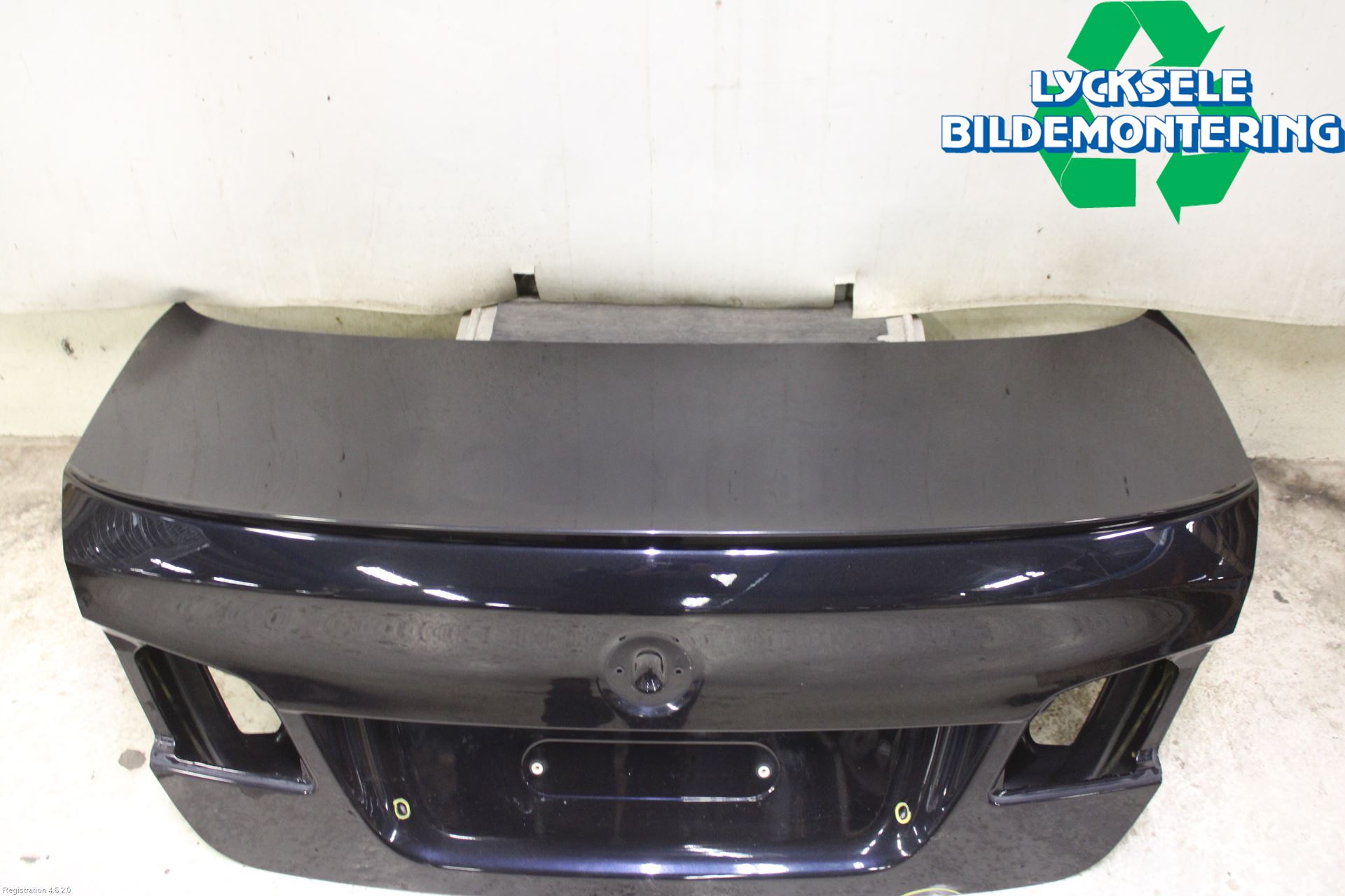 BMW 5 F10/F11/F18 09-17 Baklucka (Ej Med Ruta)