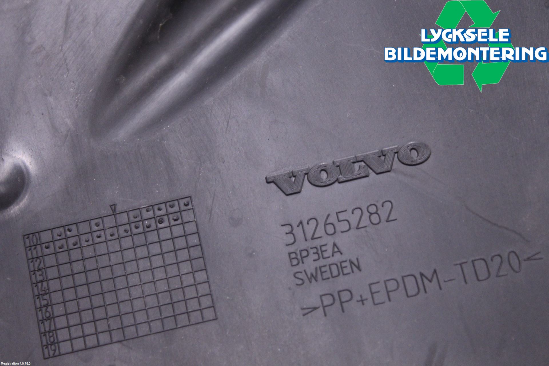 Volvo V60 11-13 Stötfångarfäste Bak Hö