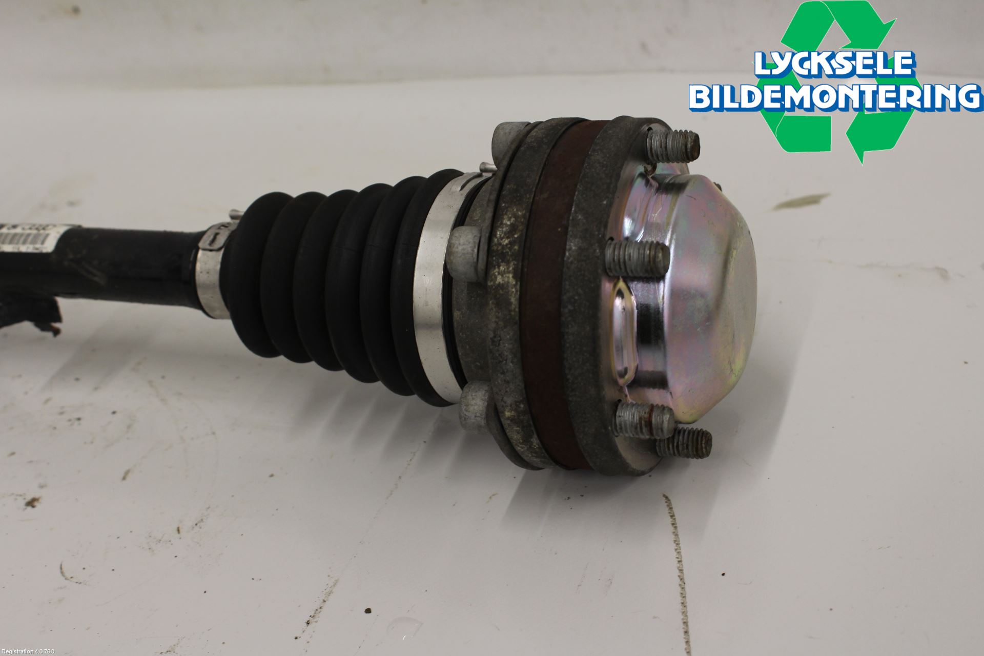 Volkswagen VW PASSAT 11-14 Drivaxel Fram Vänster