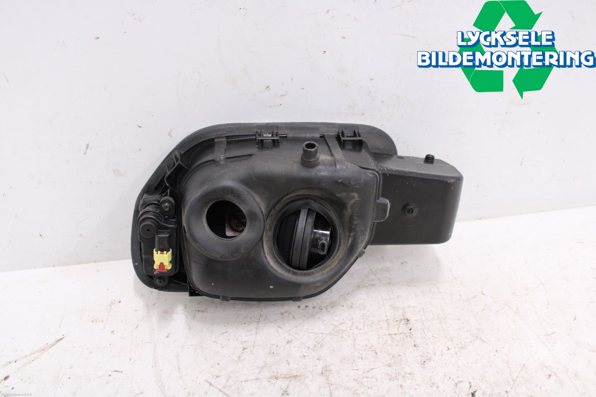 Volkswagen VW PASSAT 15-19 Tanklucka