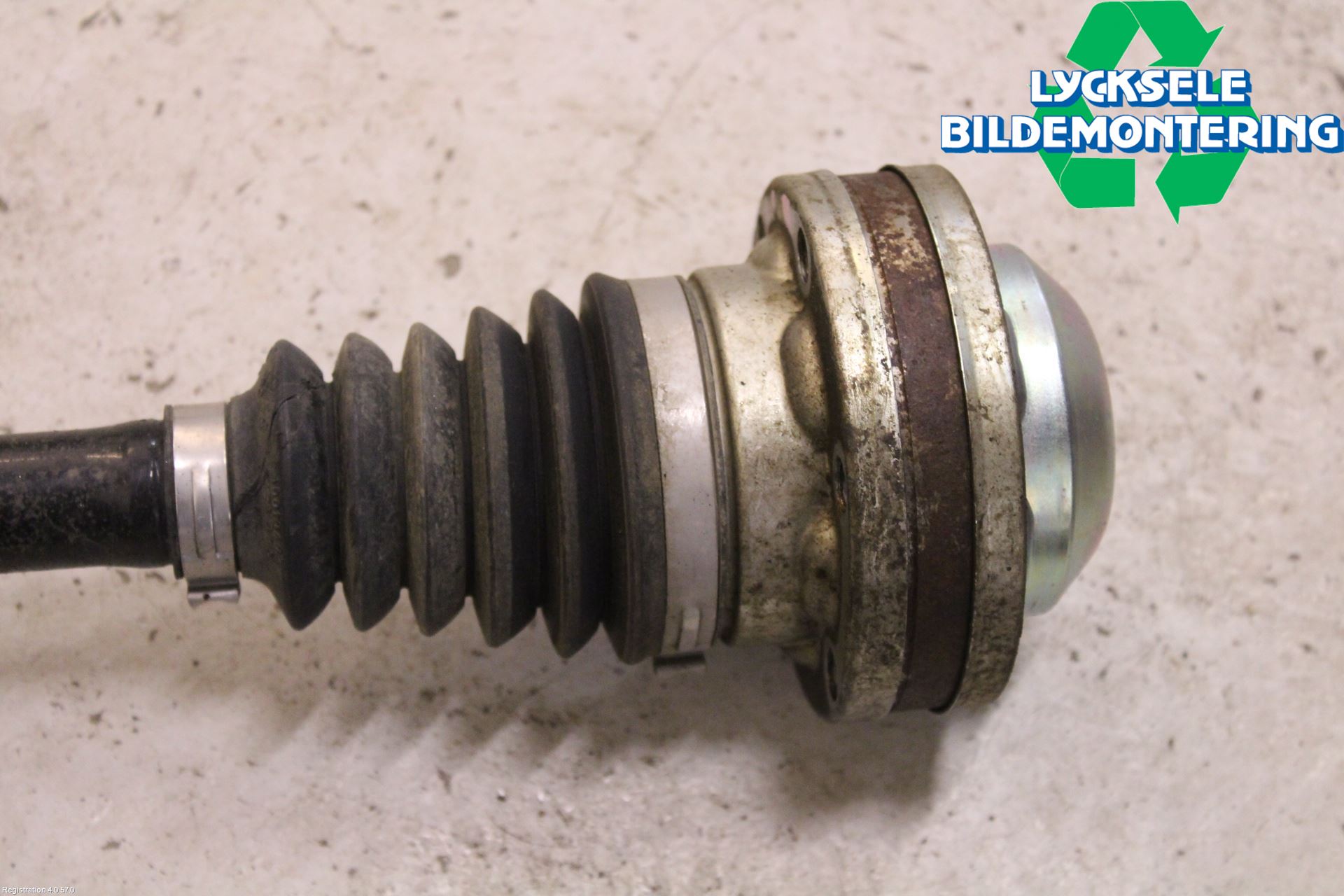 Volkswagen VW CADDY 16-20 Drivaxel Fram Vänster