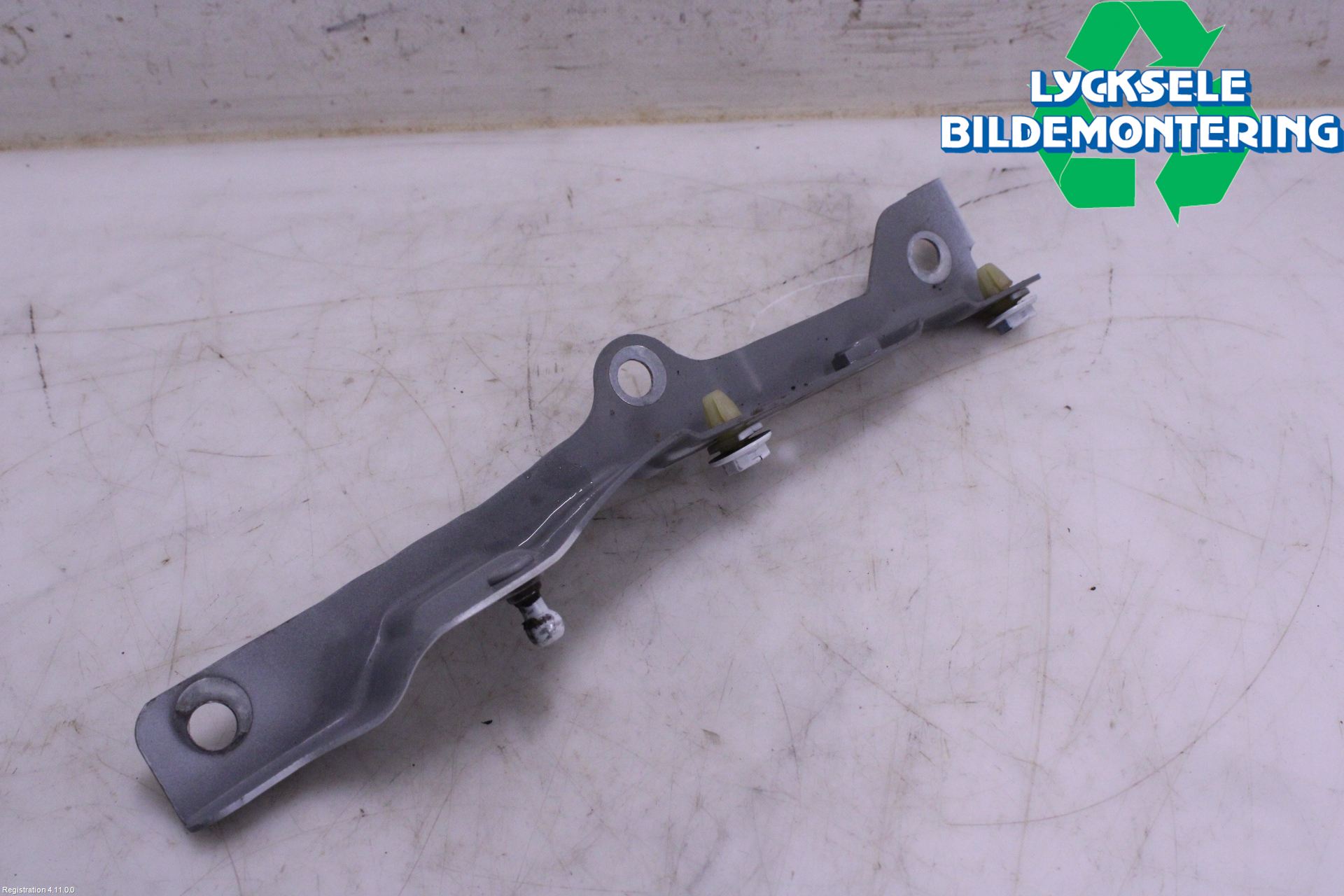 Renault CLIO IV 16-19 Skärmfäste Fram Vä