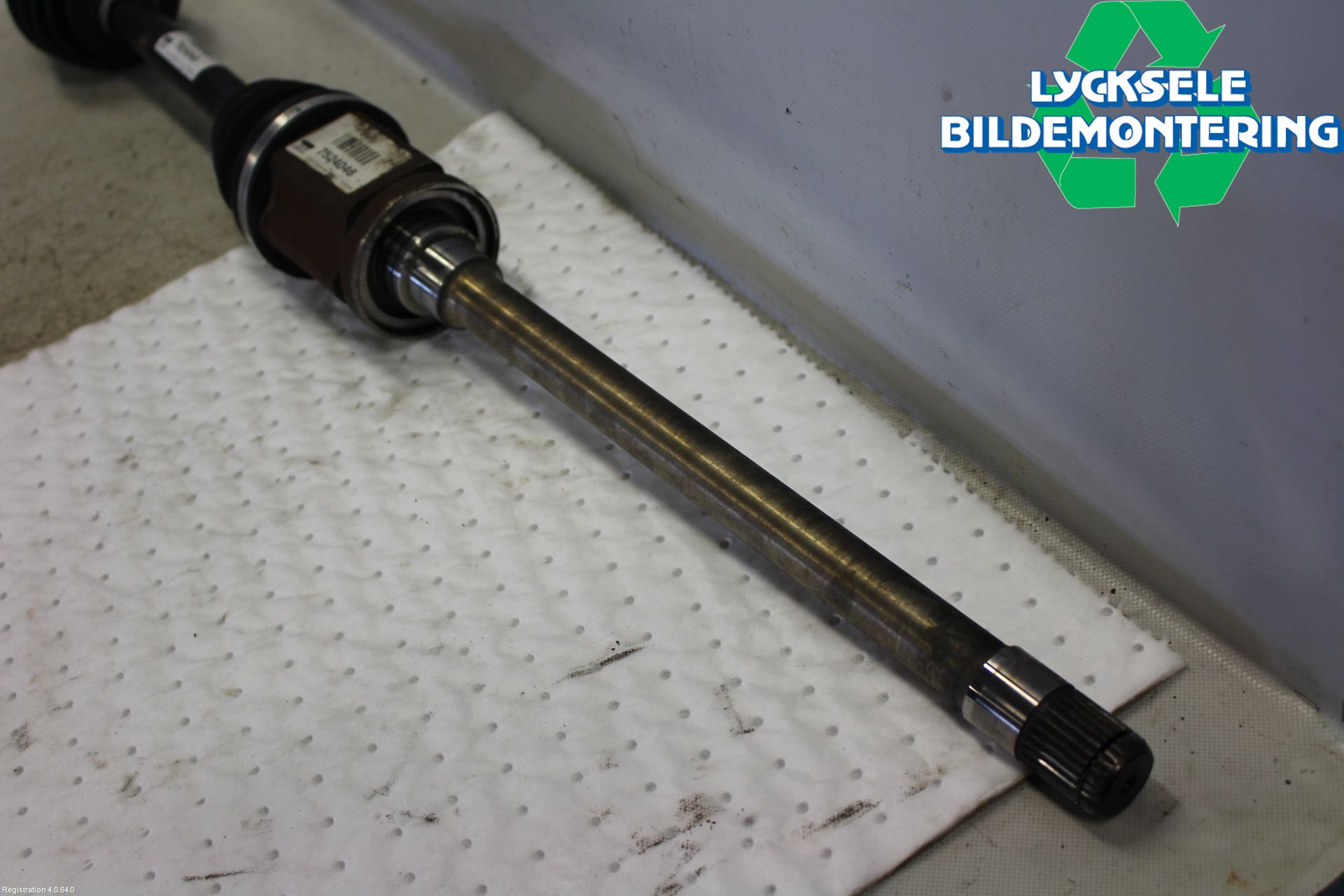 BMW X3 E83     03-10 Drivaxel Fram Höger