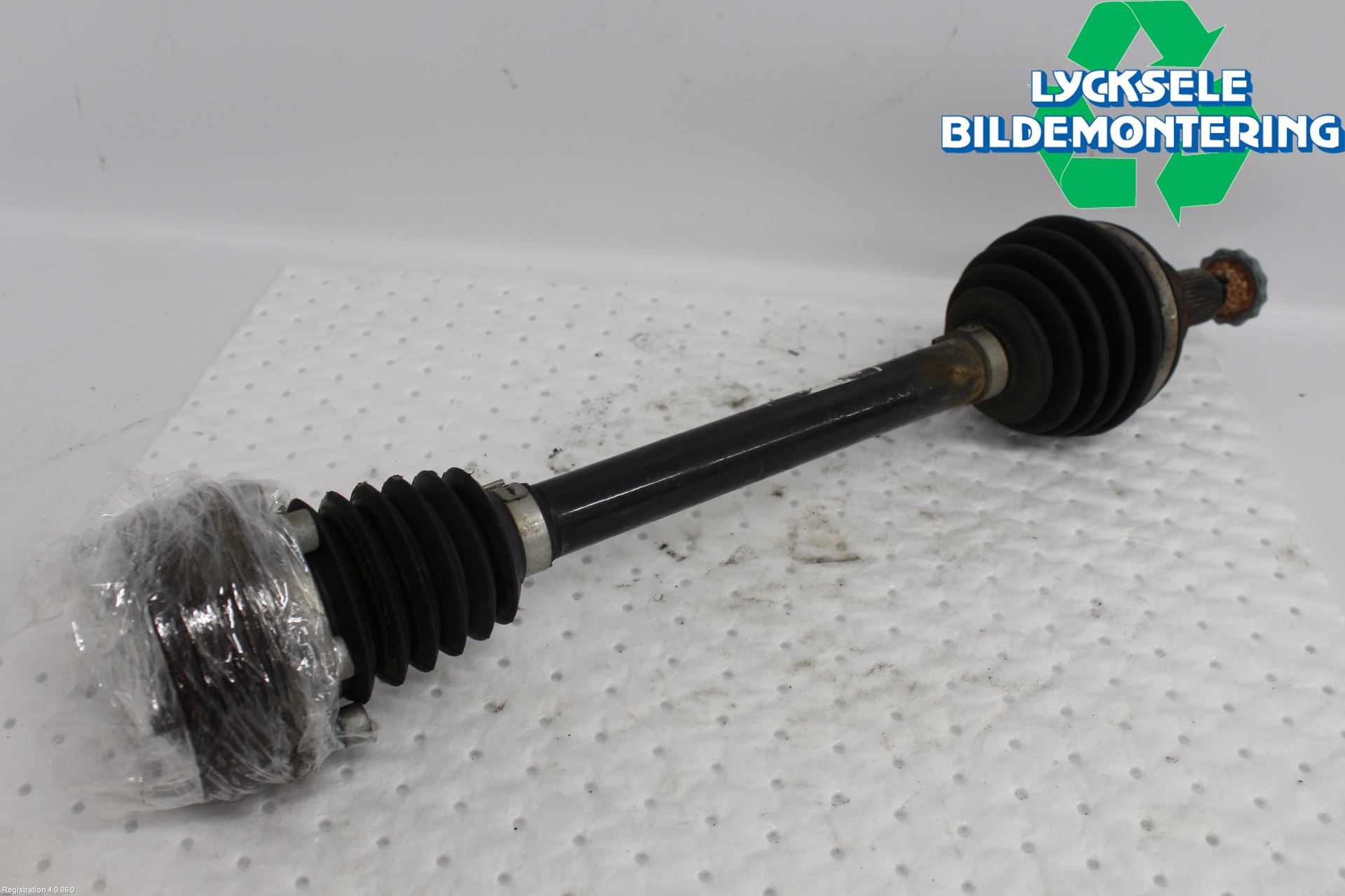 Volkswagen VW POLO 10-17 Drivaxel Fram Vänster