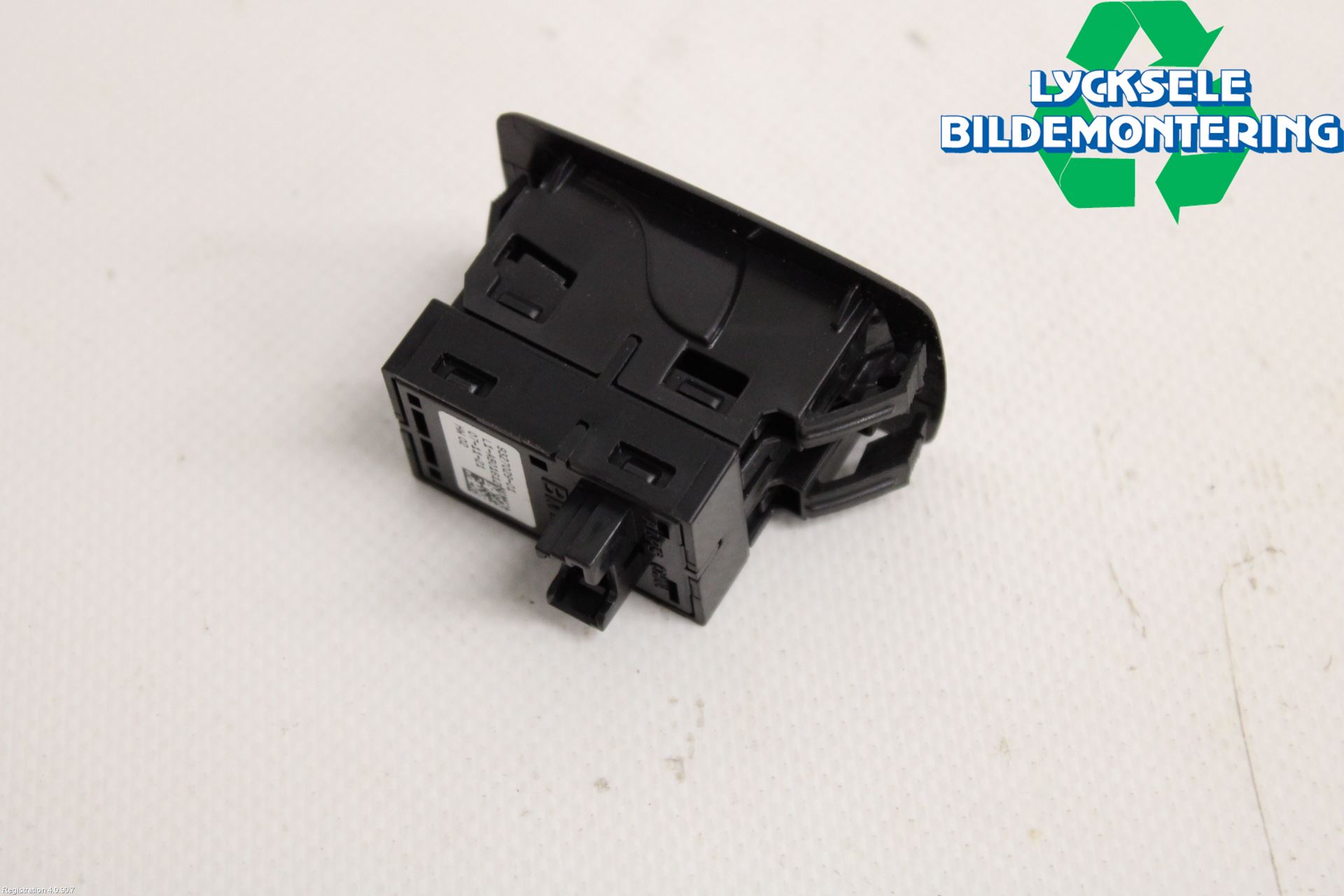 BMW 5 G30/G31/F90 17-23 Strömställare Baklucka