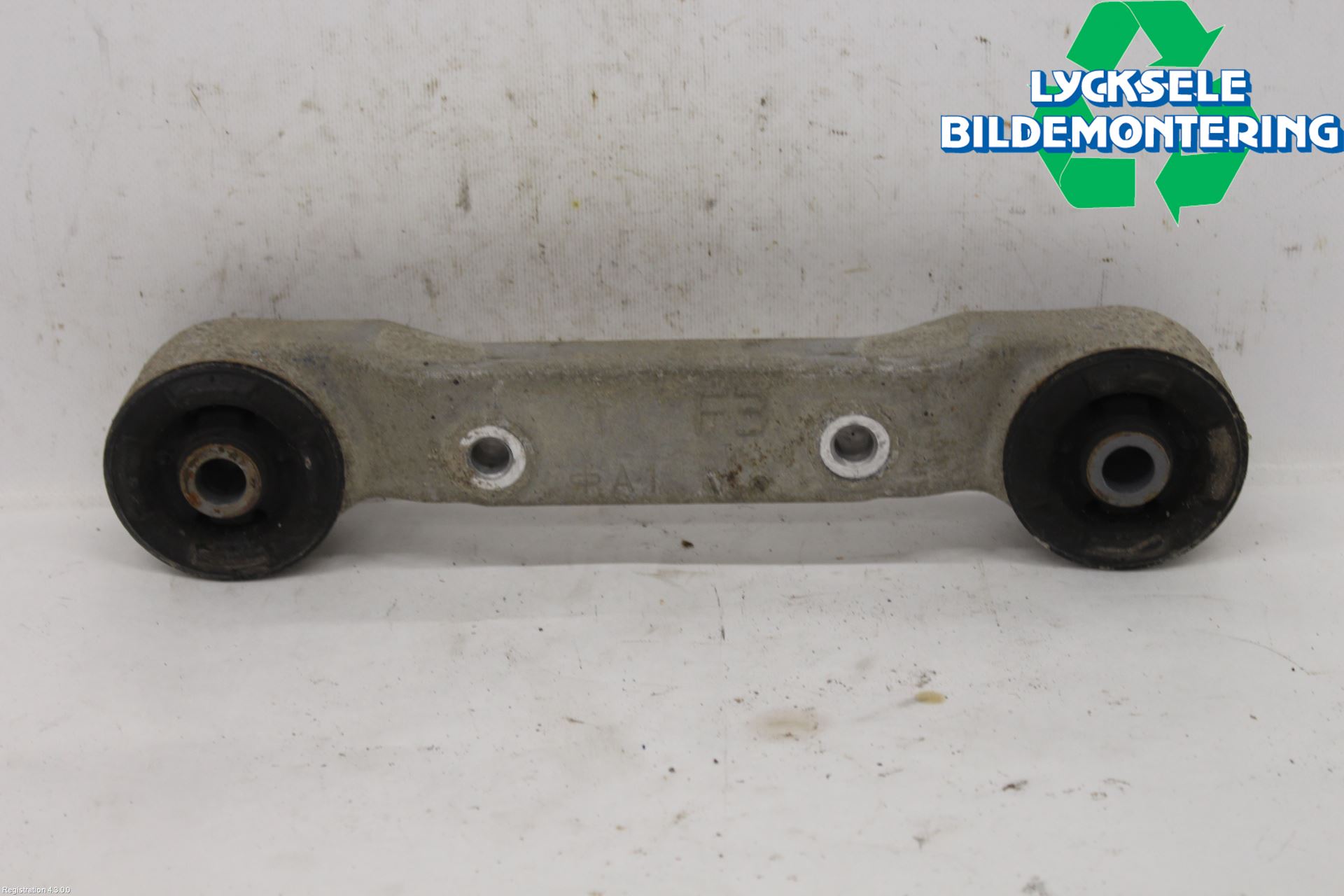 Toyota RAV4 19- Bakaxel Fäste