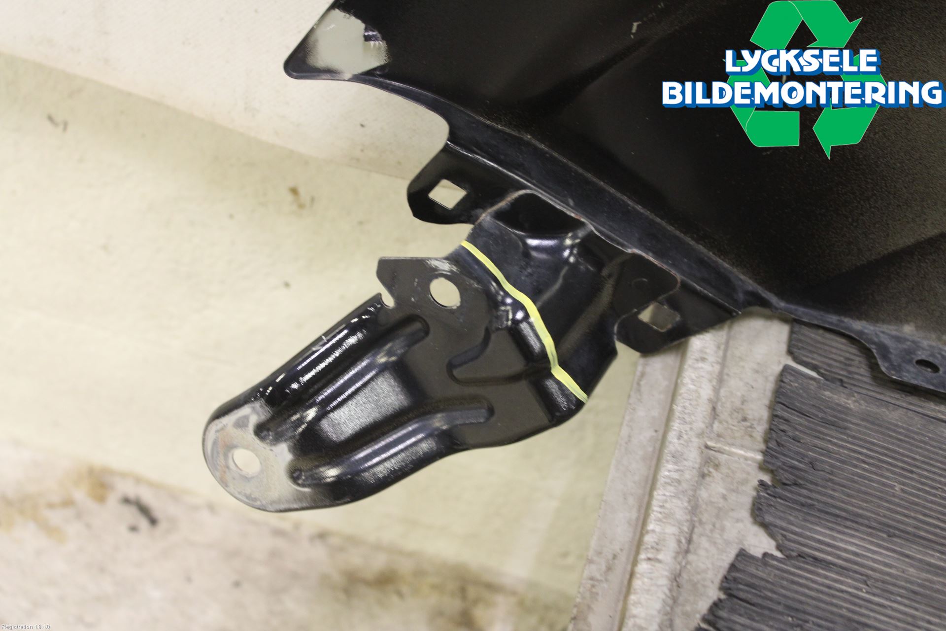 Mitsubishi OUTLANDER 07-12 Skärm Fram Vänster